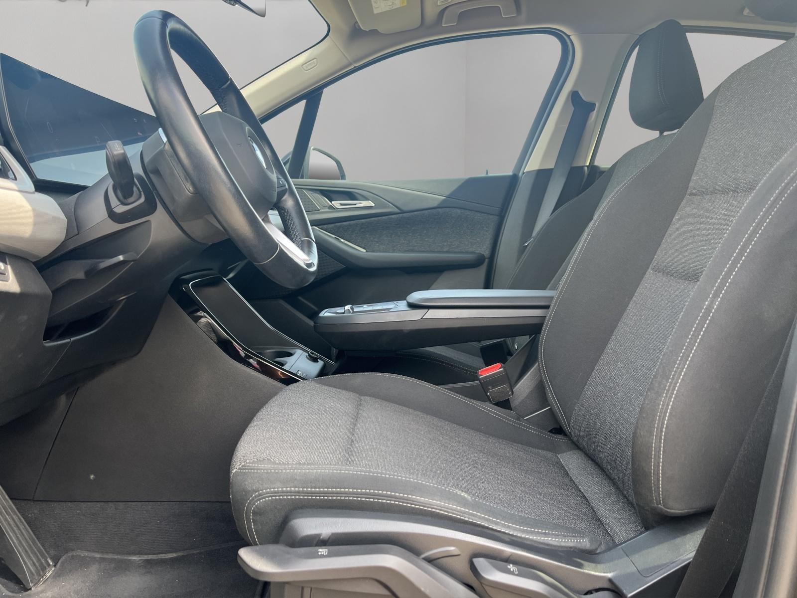 BMW 218d Active Tourer-image-10