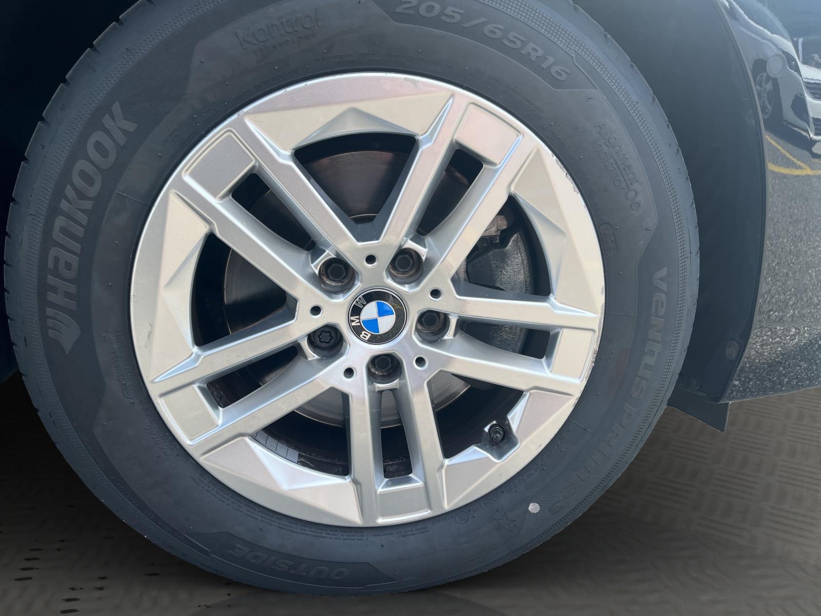 BMW 218d Active Tourer-image-9