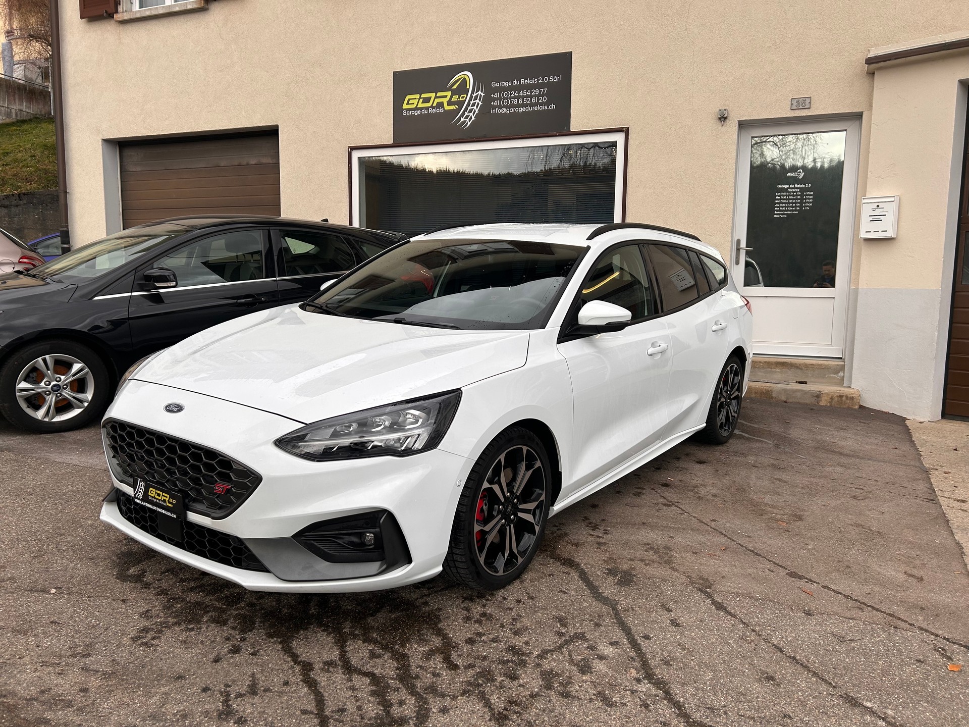 FORD Focus ST 2.3 Styling Paket Automat-image-5