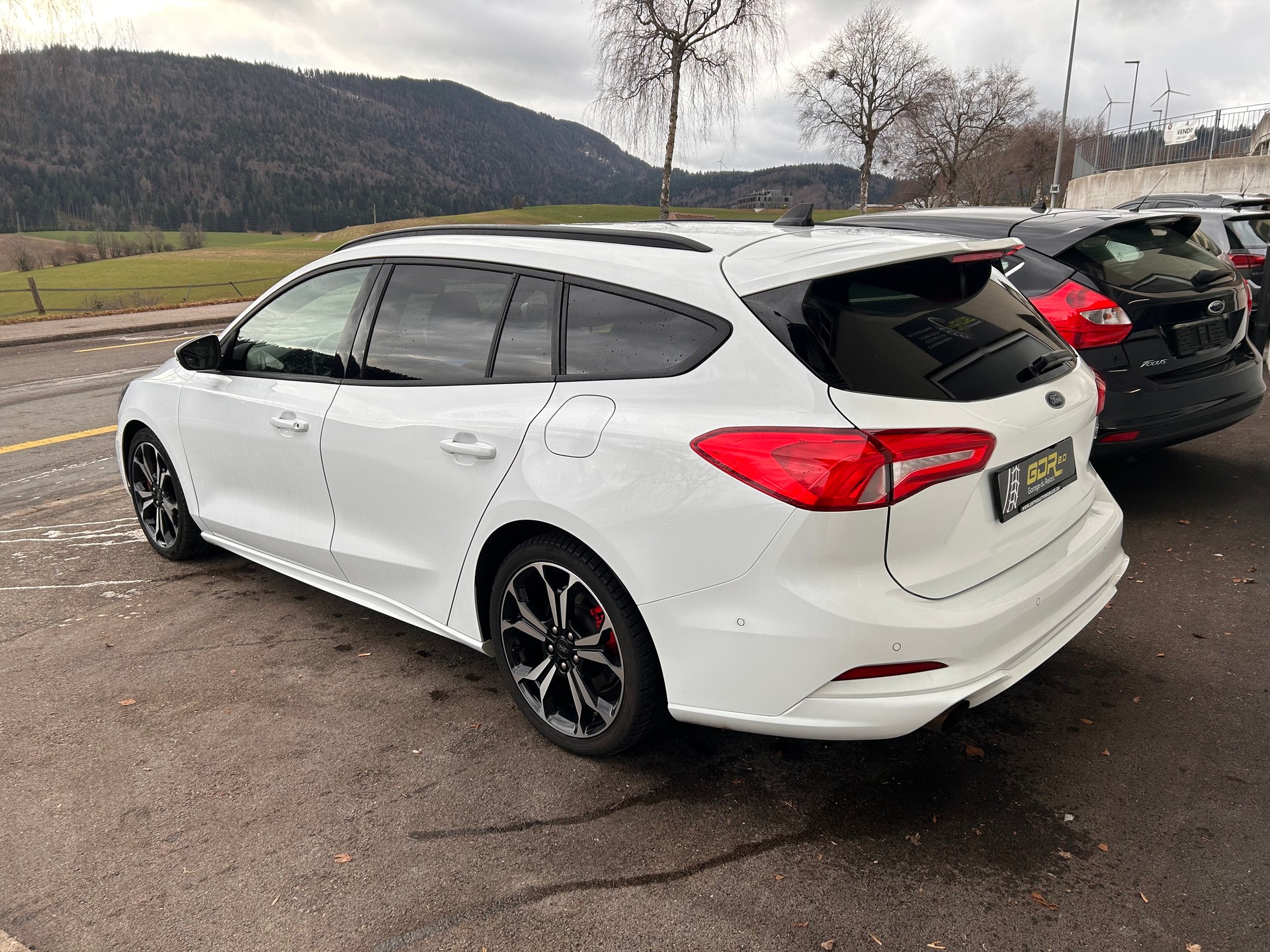 FORD Focus ST 2.3 Styling Paket Automat-showroom-element-3