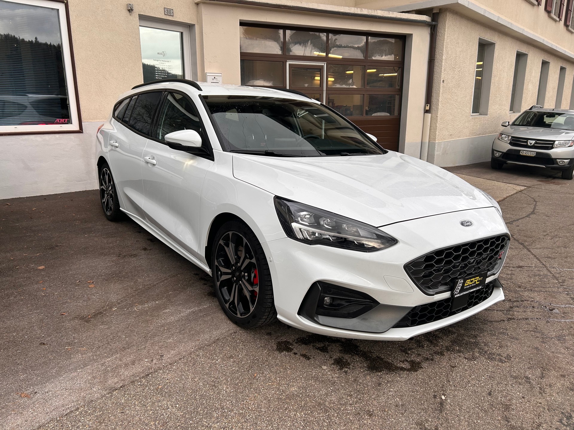FORD Focus ST 2.3 Styling Paket Automat