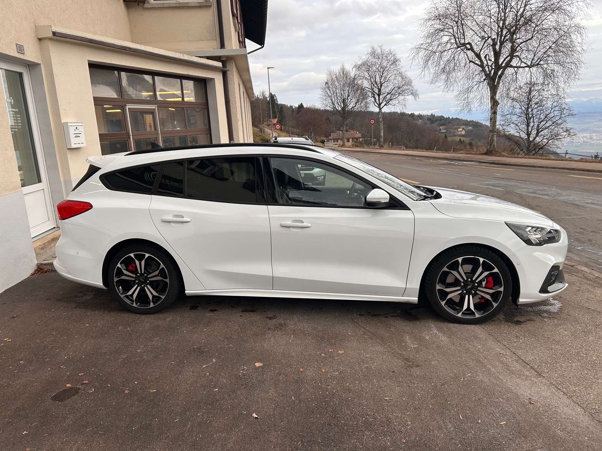 FORD Focus ST 2.3 Styling Paket Automat-showroom-element-1