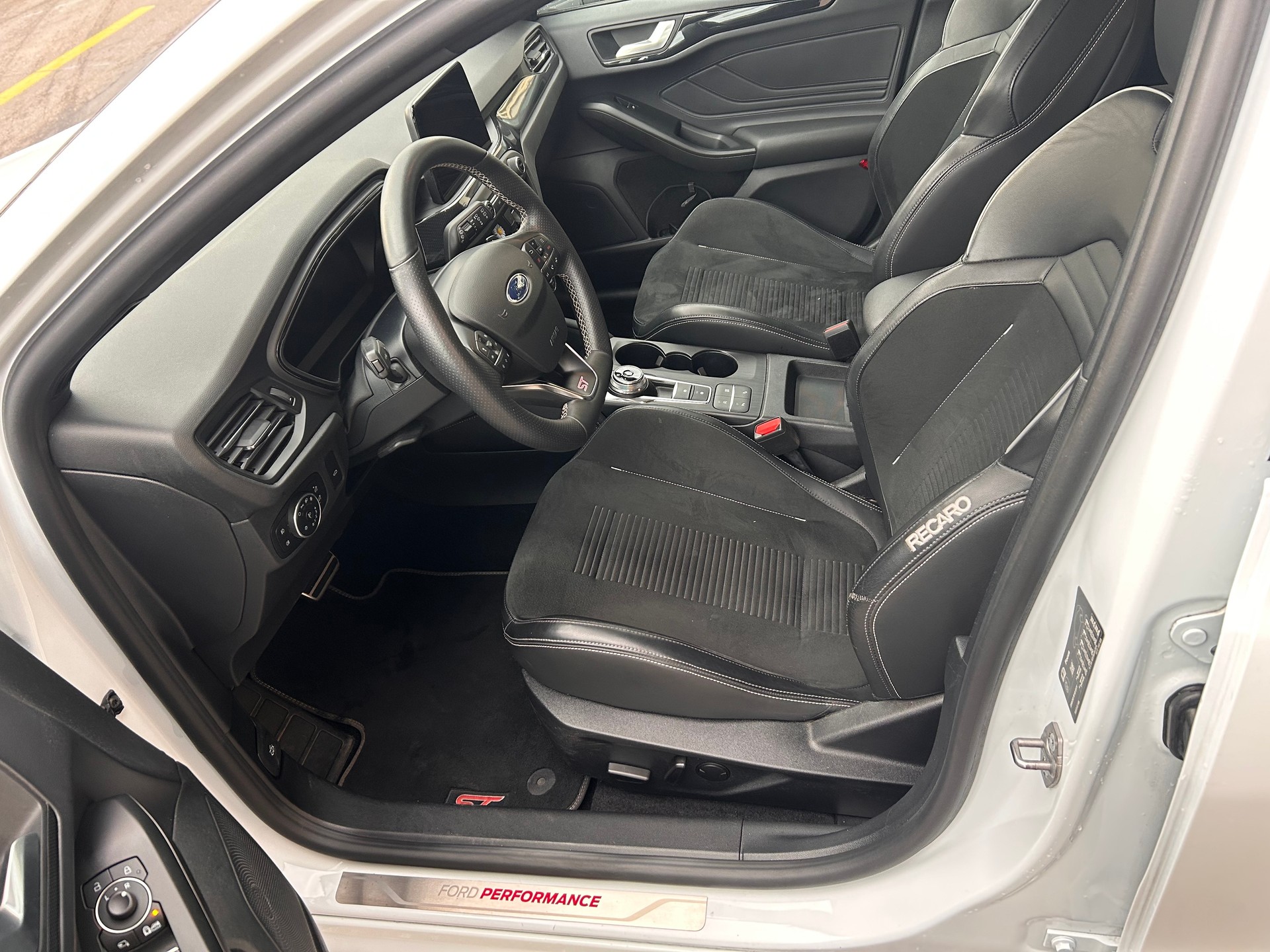 FORD Focus ST 2.3 Styling Paket Automat-image-7