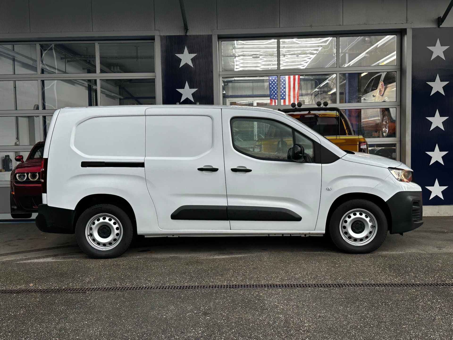 PEUGEOT e-Partner Long 50kWh Premium-image-3