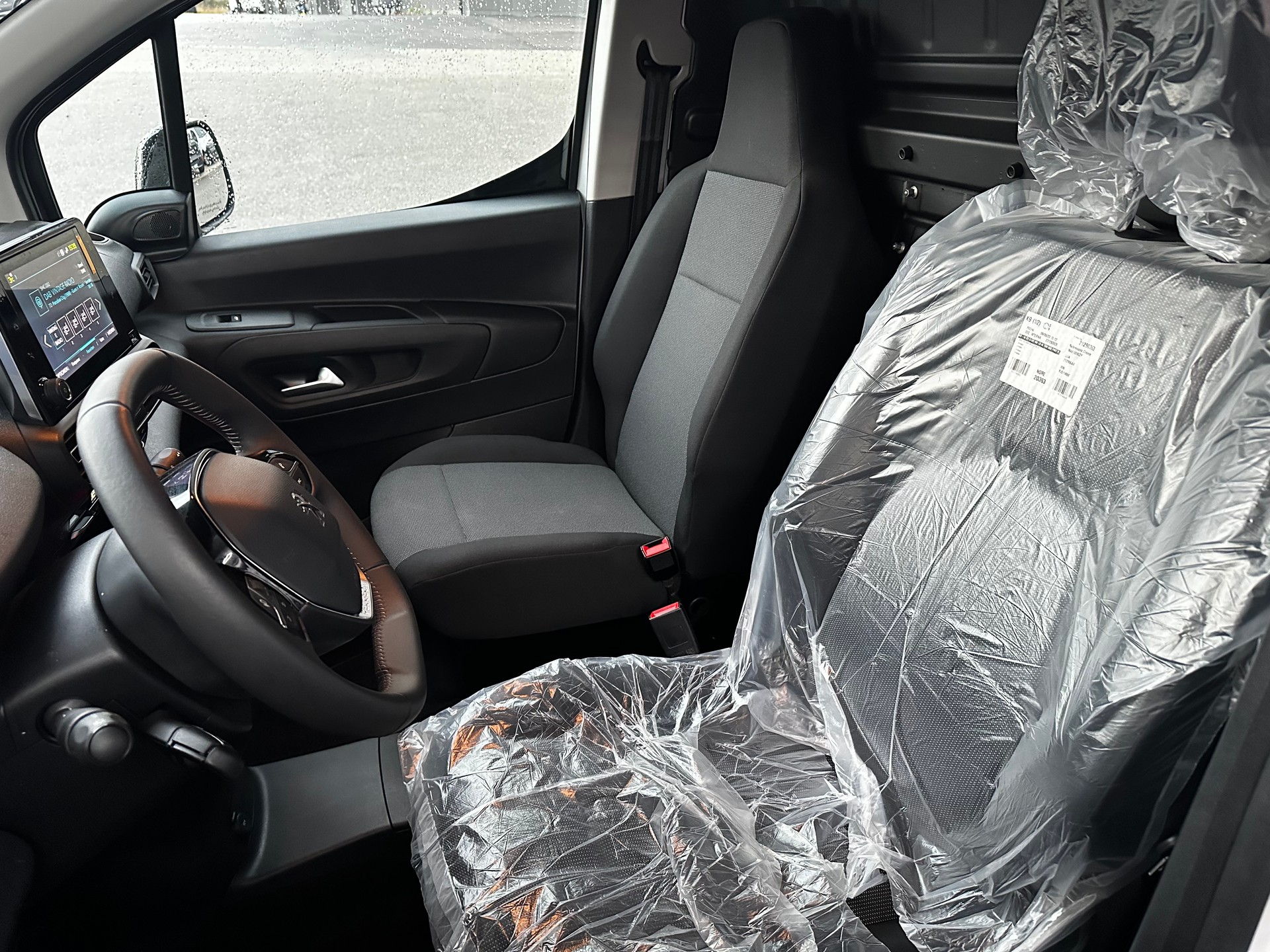 PEUGEOT e-Partner Long 50kWh Premium-image-10