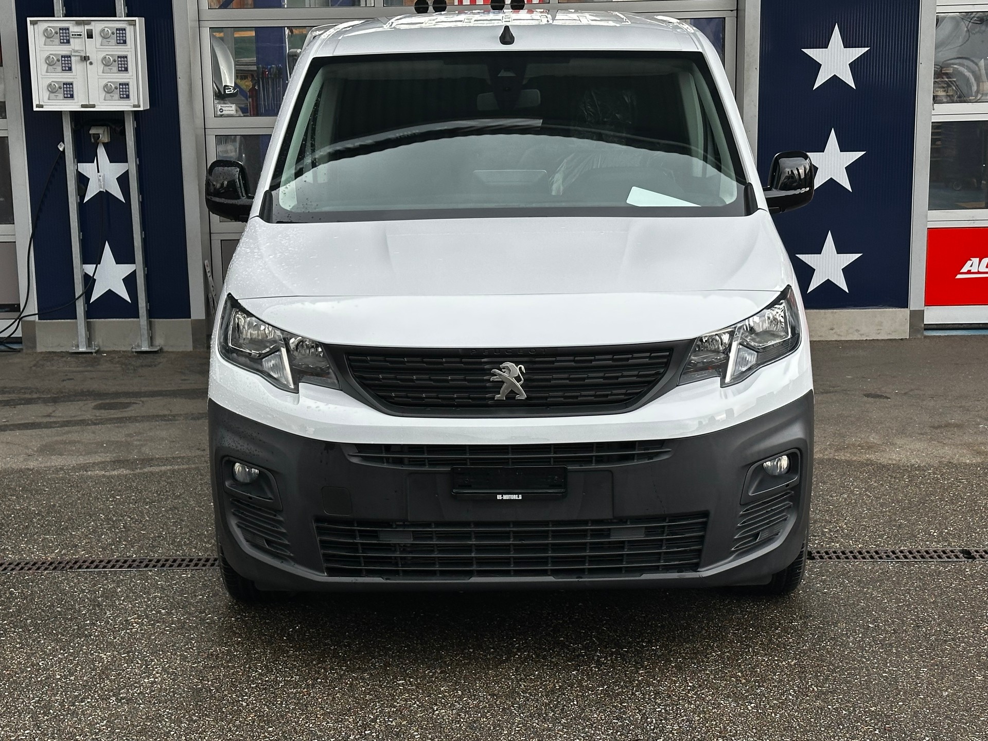 PEUGEOT e-Partner Long 50kWh Premium-image-2
