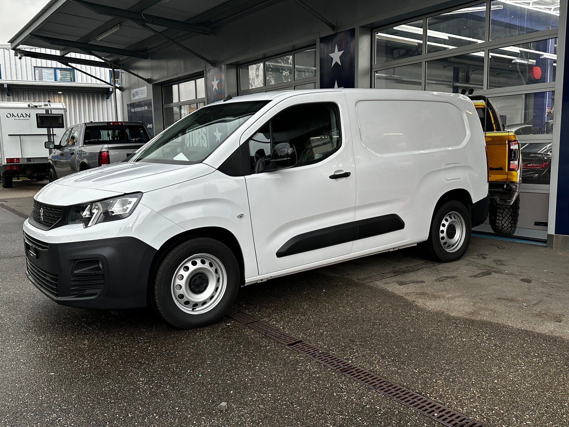 PEUGEOT e-Partner Long 50kWh Premium-image-4