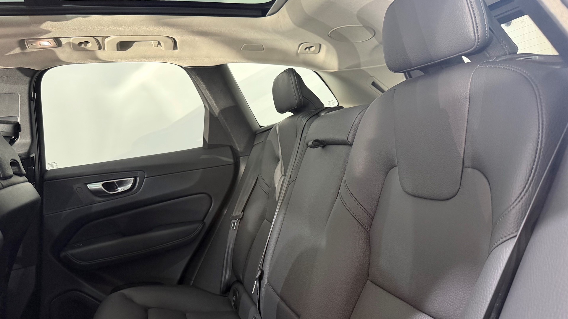 VOLVO XC60 2.0 T6 TE Ultimate Dark e-image-6