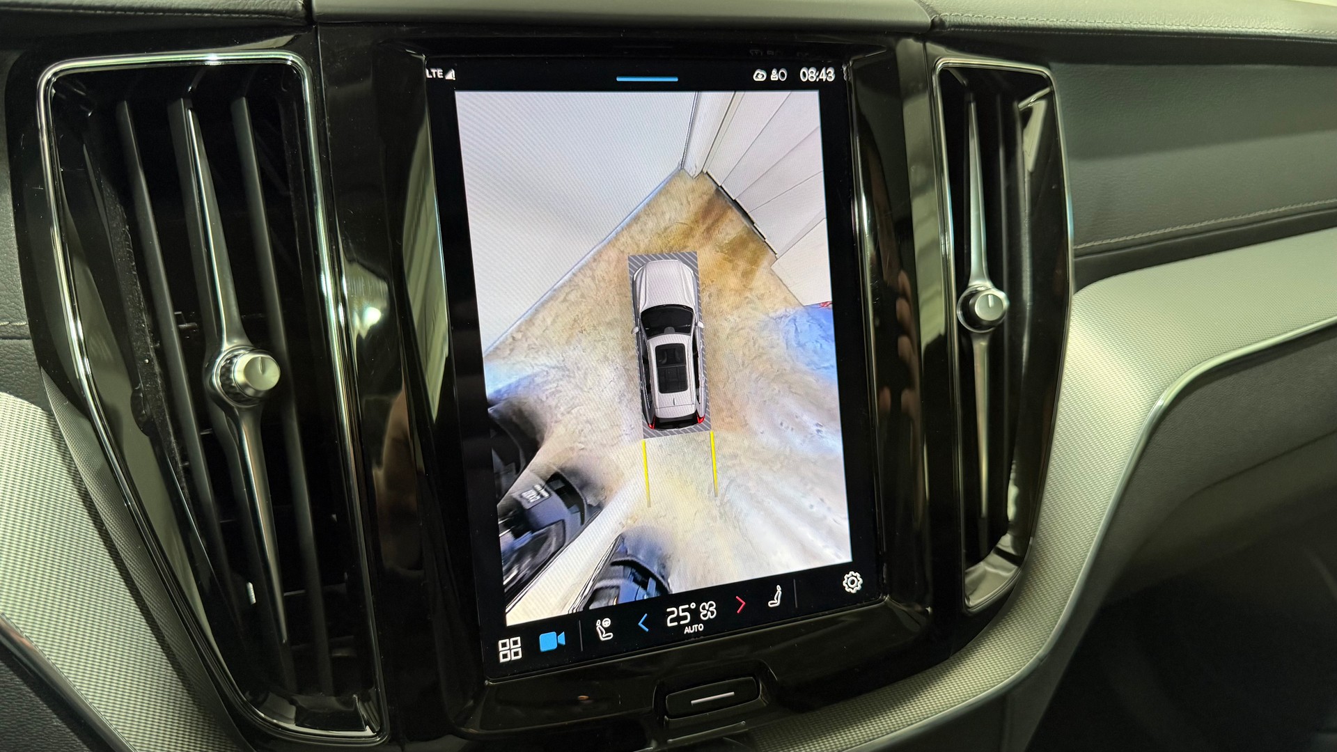 VOLVO XC60 2.0 T6 TE Ultimate Dark e-image-8