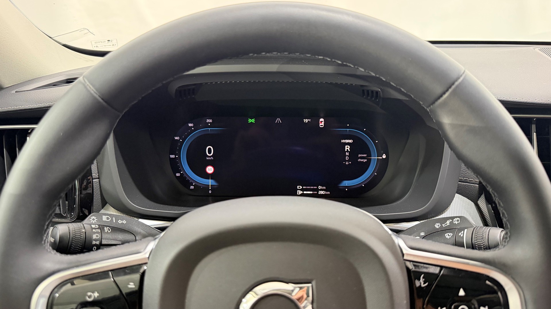 VOLVO XC60 2.0 T6 TE Ultimate Dark e-image-11