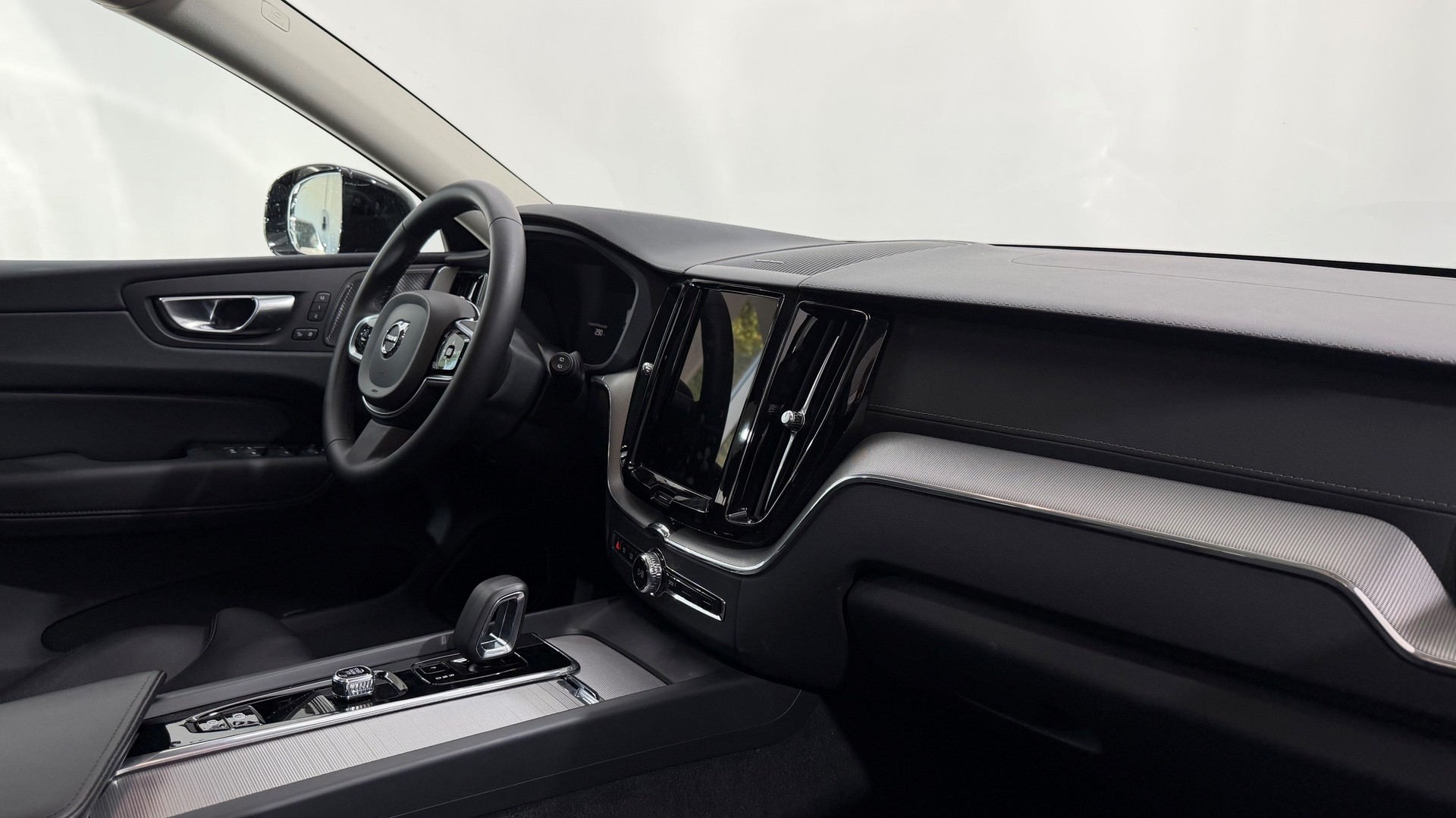 VOLVO XC60 2.0 T6 TE Ultimate Dark e-image-4