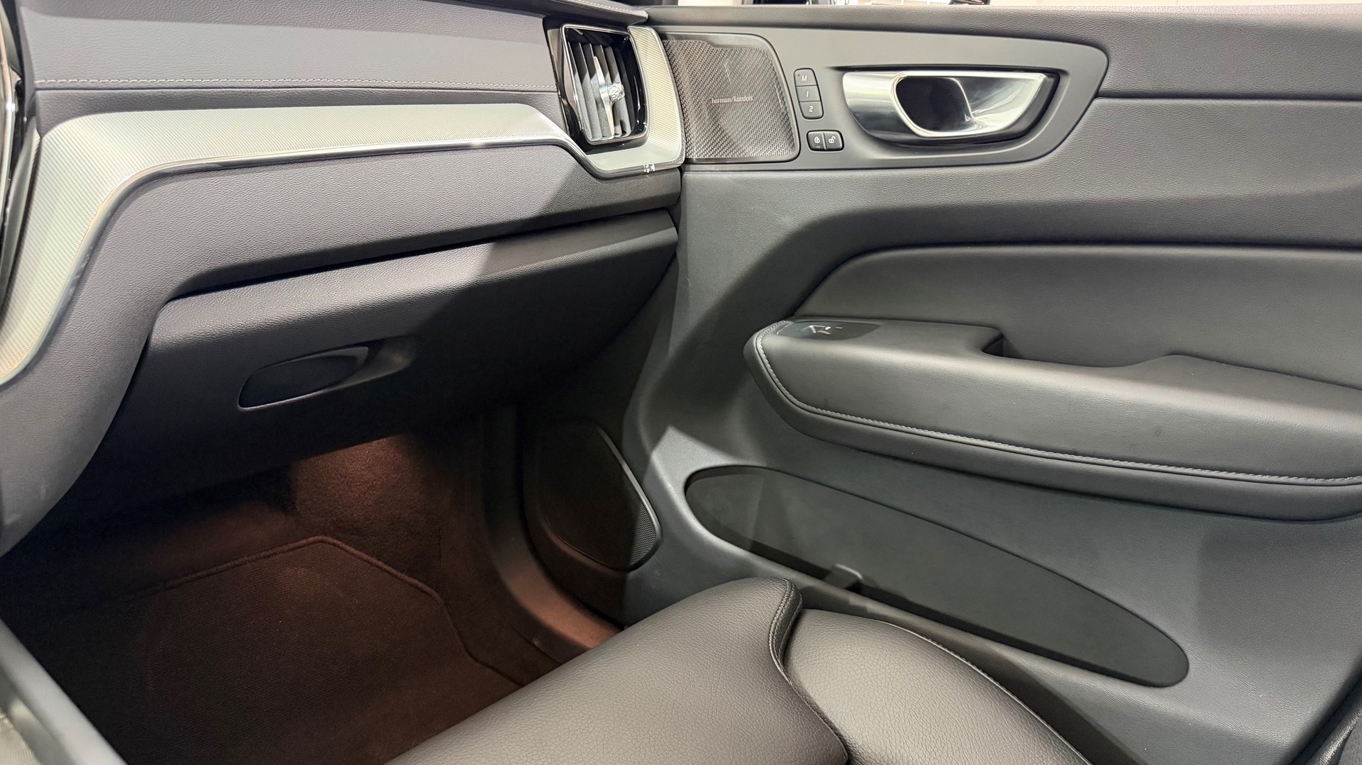 VOLVO XC60 2.0 T6 TE Ultimate Dark e-image-18