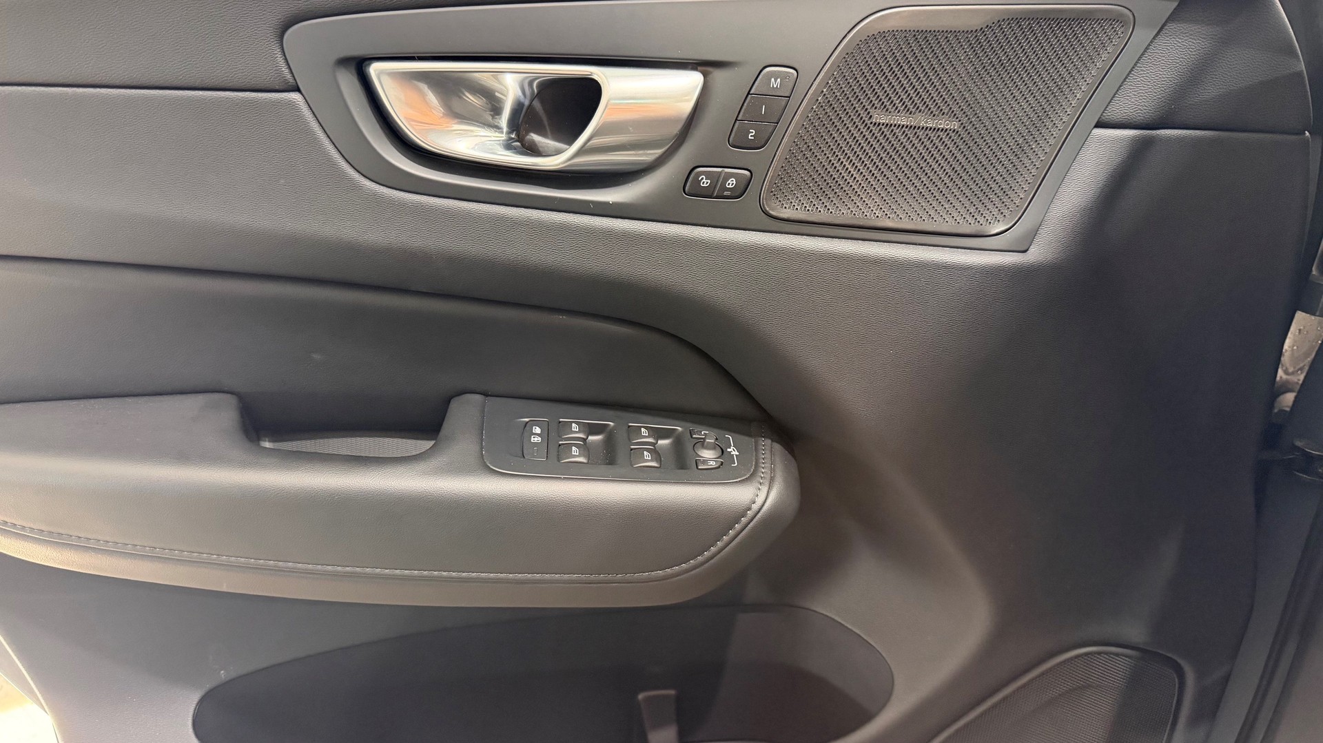 VOLVO XC60 2.0 T6 TE Ultimate Dark e-image-15