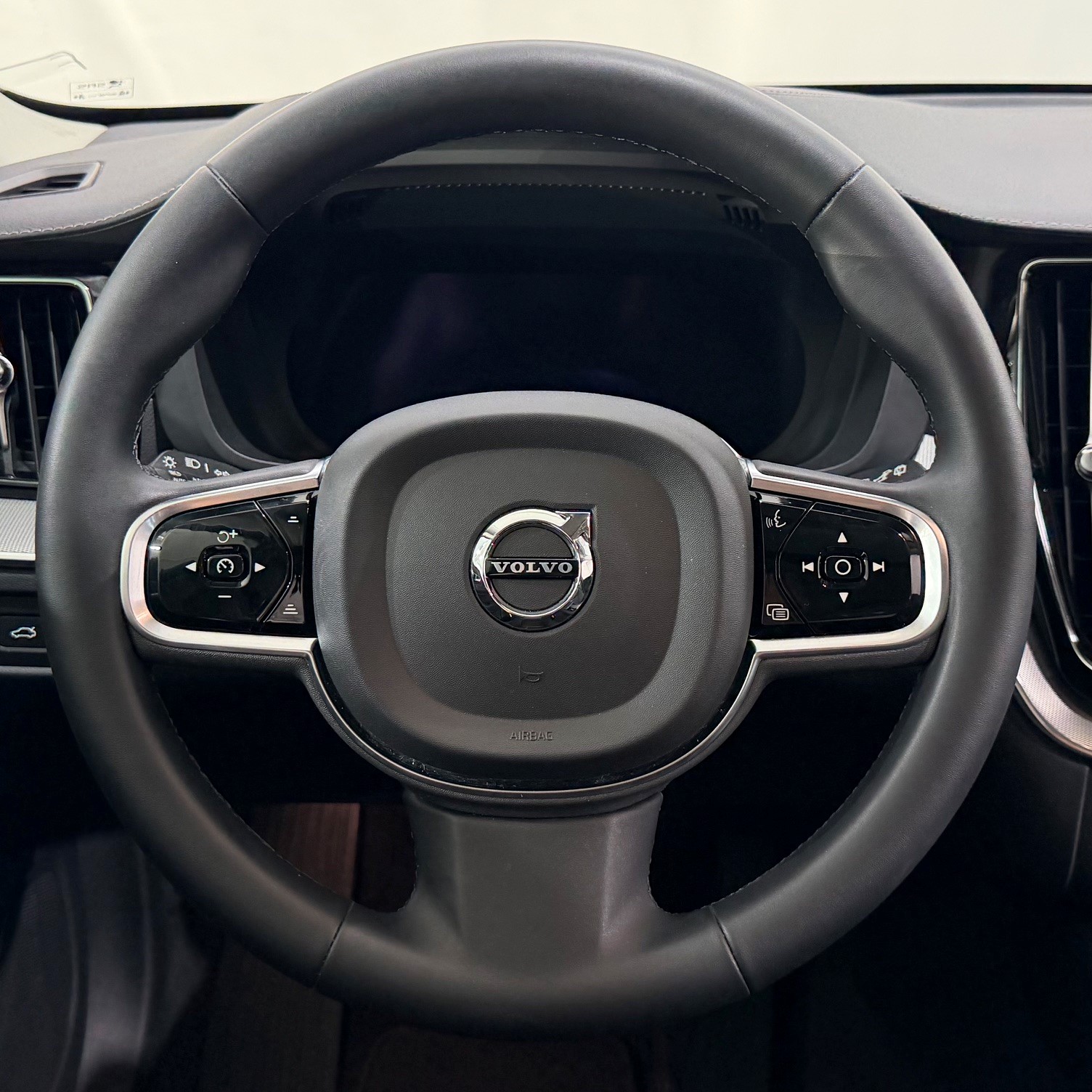 VOLVO XC60 2.0 T6 TE Ultimate Dark e-image-10