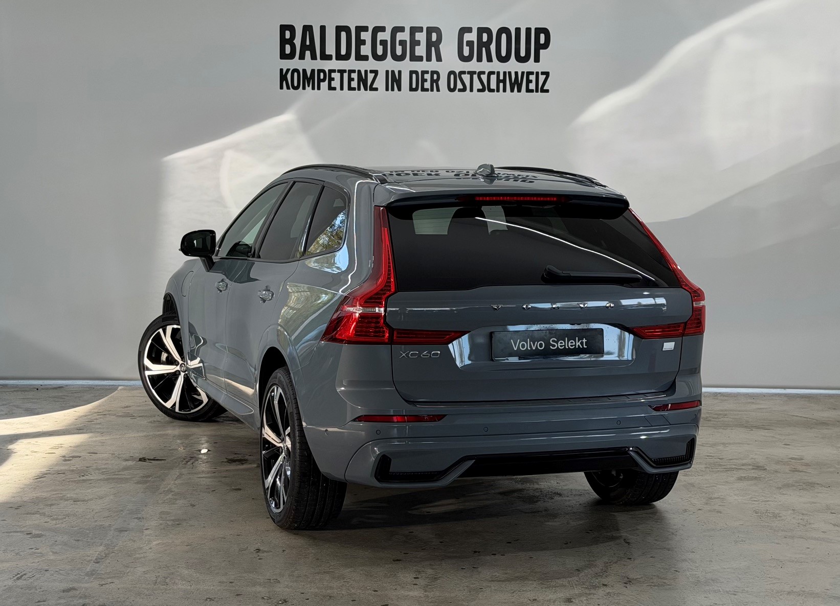 VOLVO XC60 2.0 T6 TE Ultimate Dark e-image-1