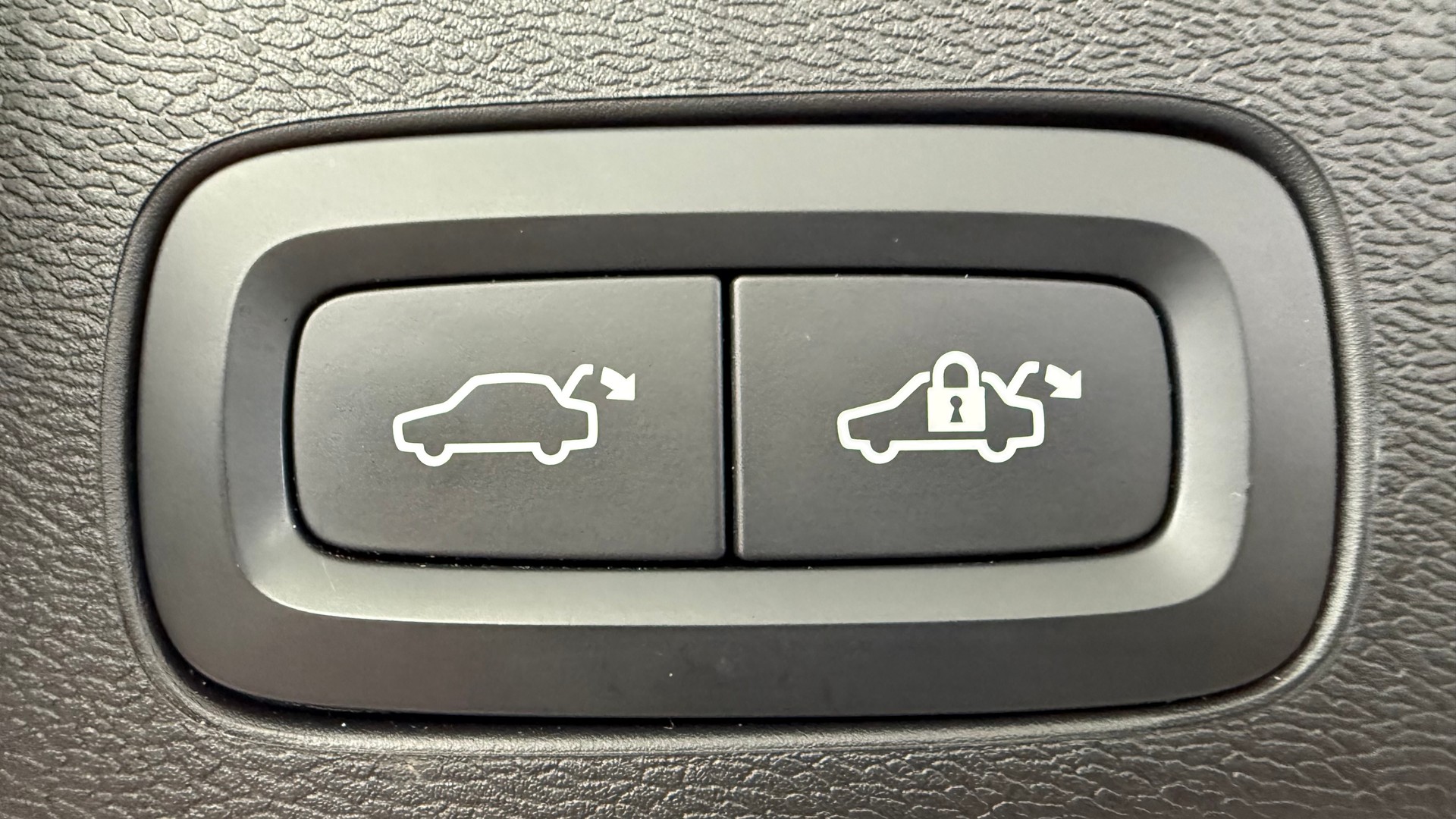 VOLVO XC60 2.0 T6 TE Ultimate Dark e-image-15