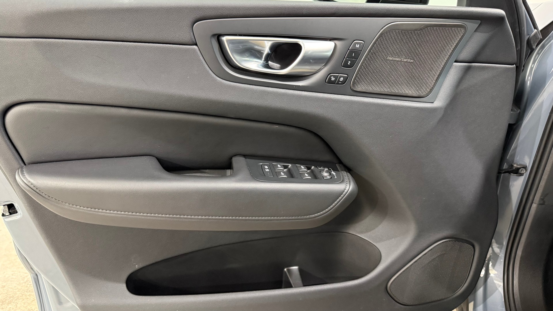 VOLVO XC60 2.0 T6 TE Ultimate Dark e-image-10