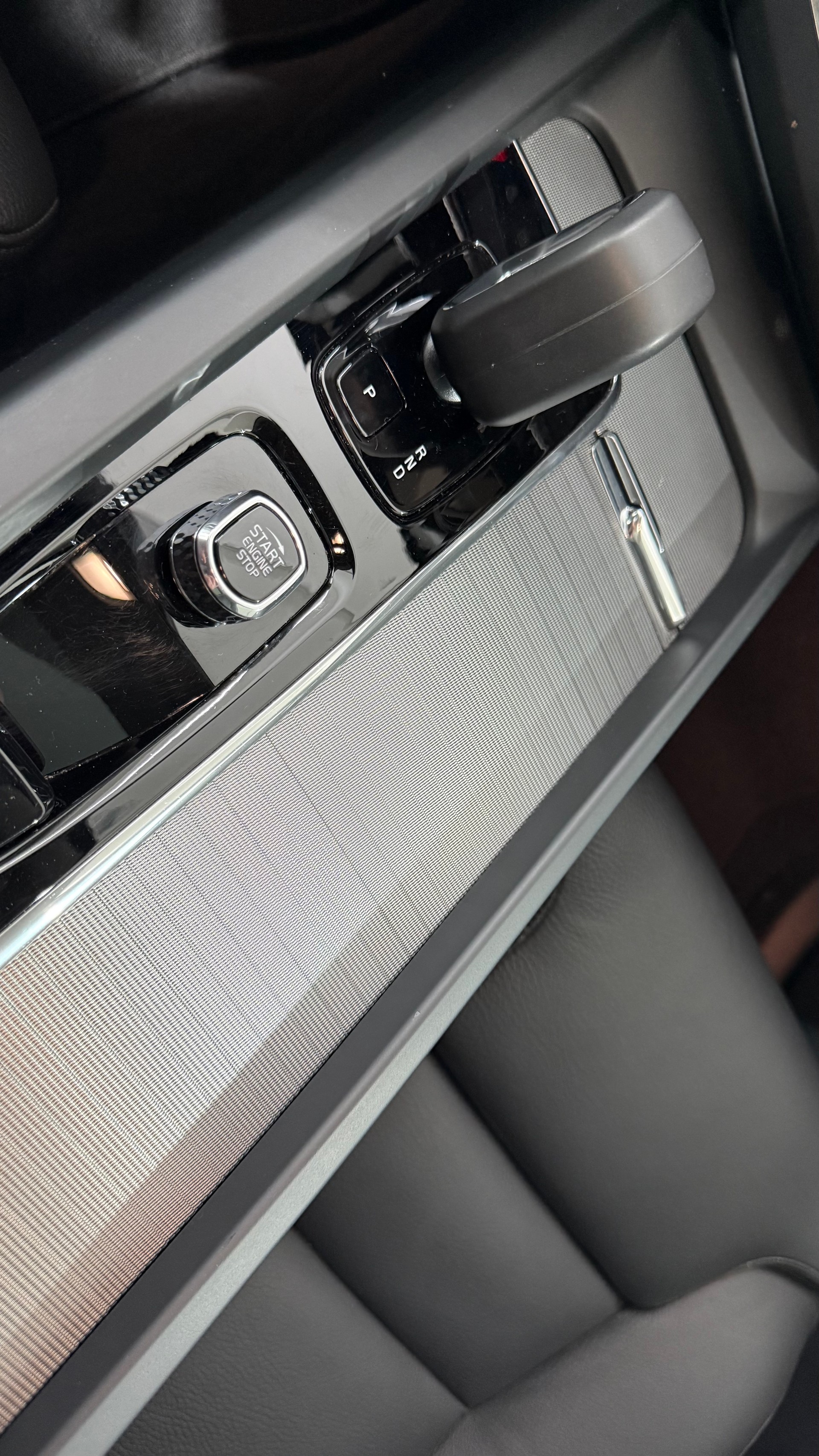 VOLVO XC60 2.0 T6 TE Ultimate Dark e-image-14