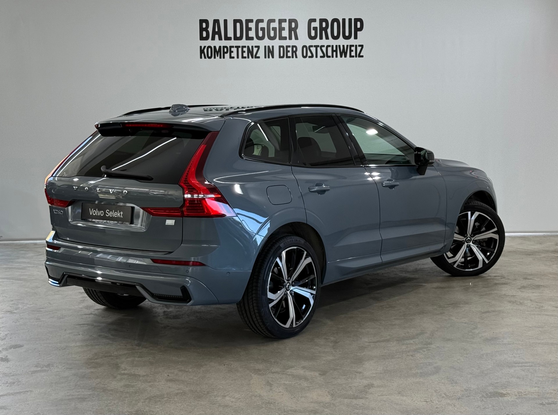 VOLVO XC60 2.0 T6 TE Ultimate Dark e-image-2
