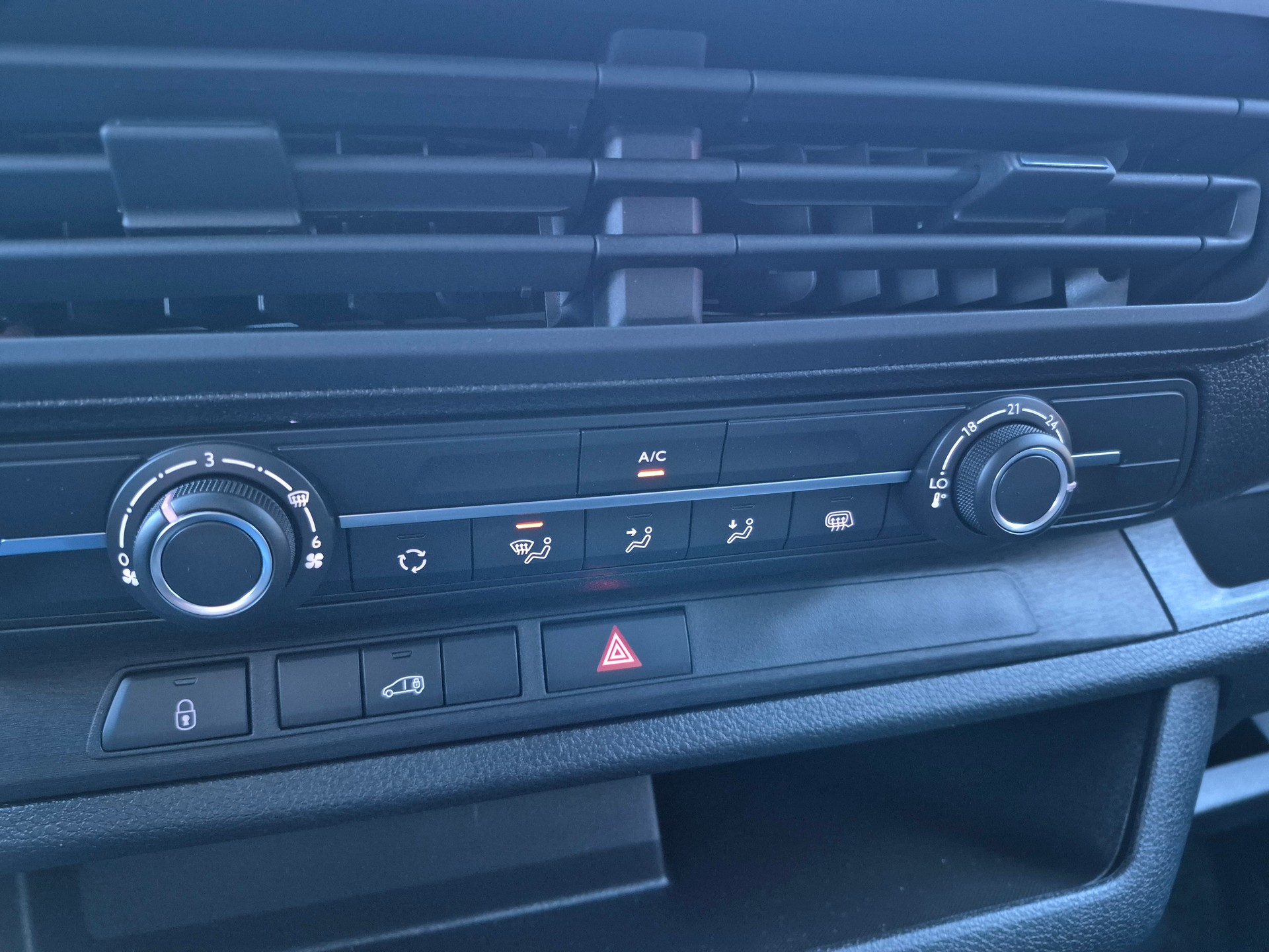 PEUGEOT Expert 1.5 BlueHDi 120 Standard Kasten-image-20