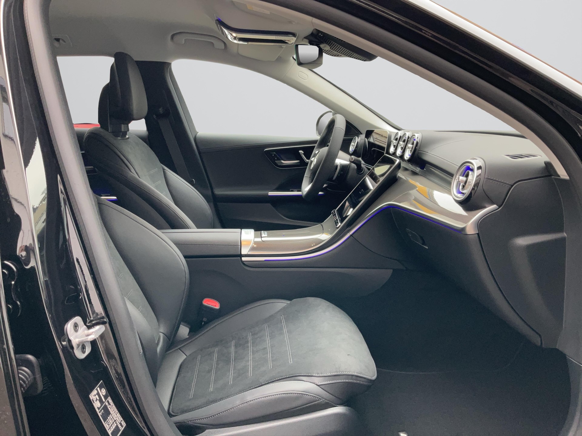 MERCEDES-BENZ C 220 d 4MATIC T-Modell Swiss Star AMG Line-image-6