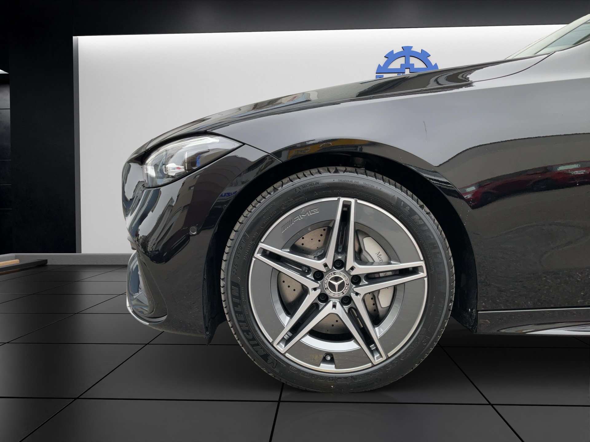 MERCEDES-BENZ C 220 d 4MATIC T-Modell Swiss Star AMG Line-image-9