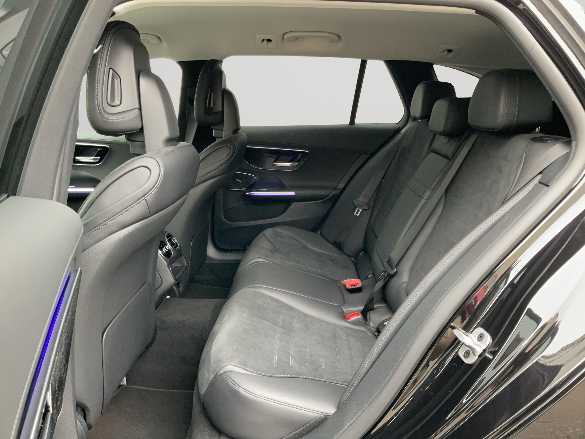 MERCEDES-BENZ C 220 d 4MATIC T-Modell Swiss Star AMG Line-image-7