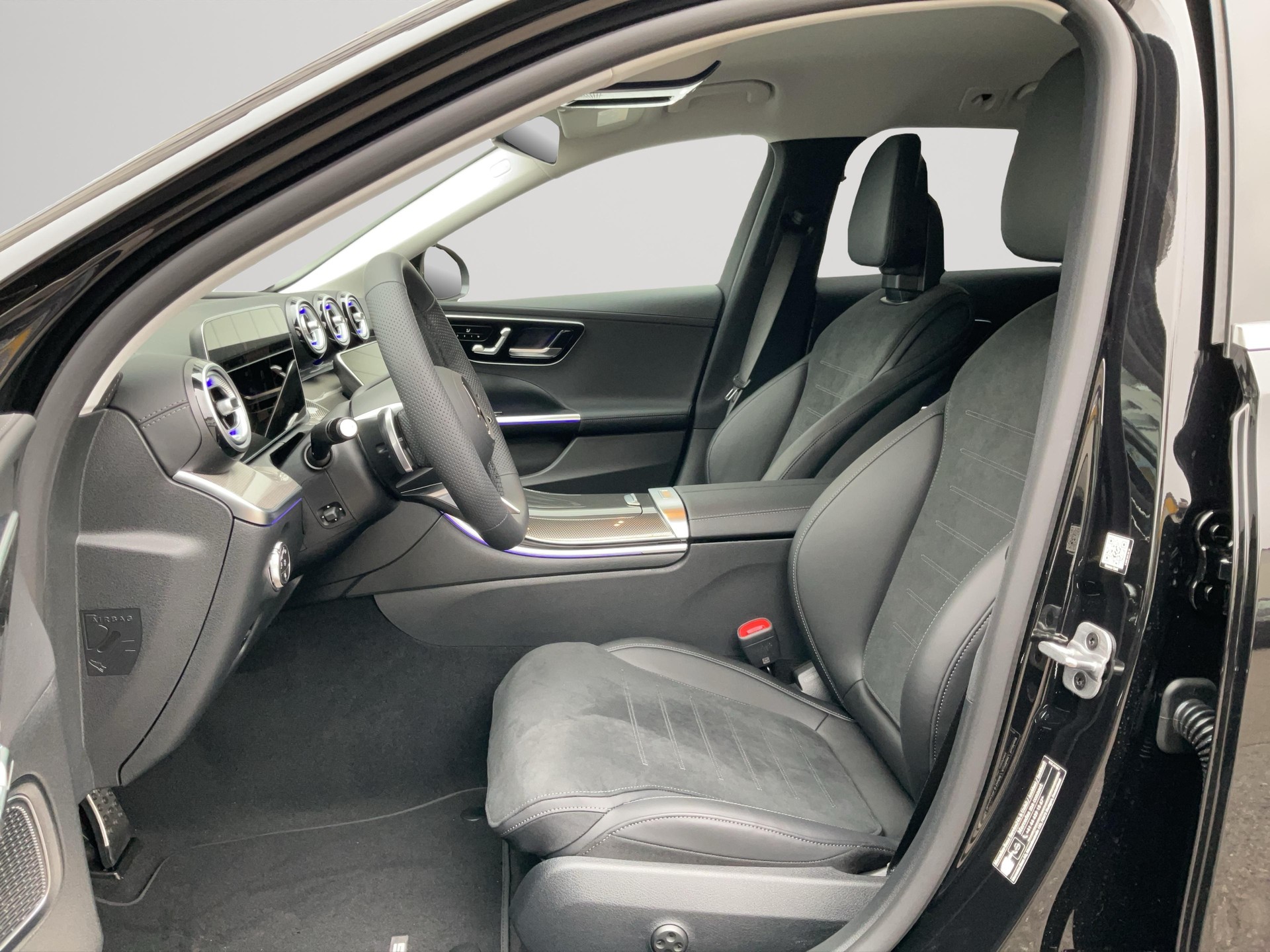 MERCEDES-BENZ C 220 d 4MATIC T-Modell Swiss Star AMG Line-image-4