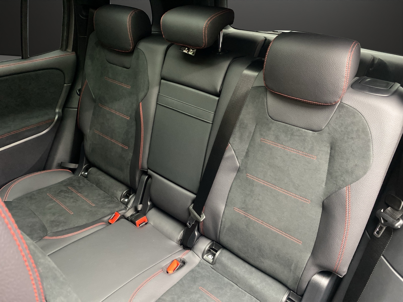 MERCEDES-BENZ GLB 220 d 4M 8G-Tronic-image-9