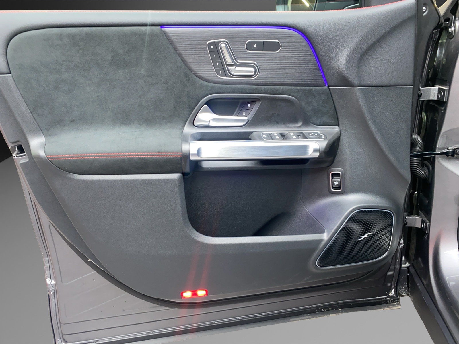 MERCEDES-BENZ GLB 220 d 4M 8G-Tronic-image-12