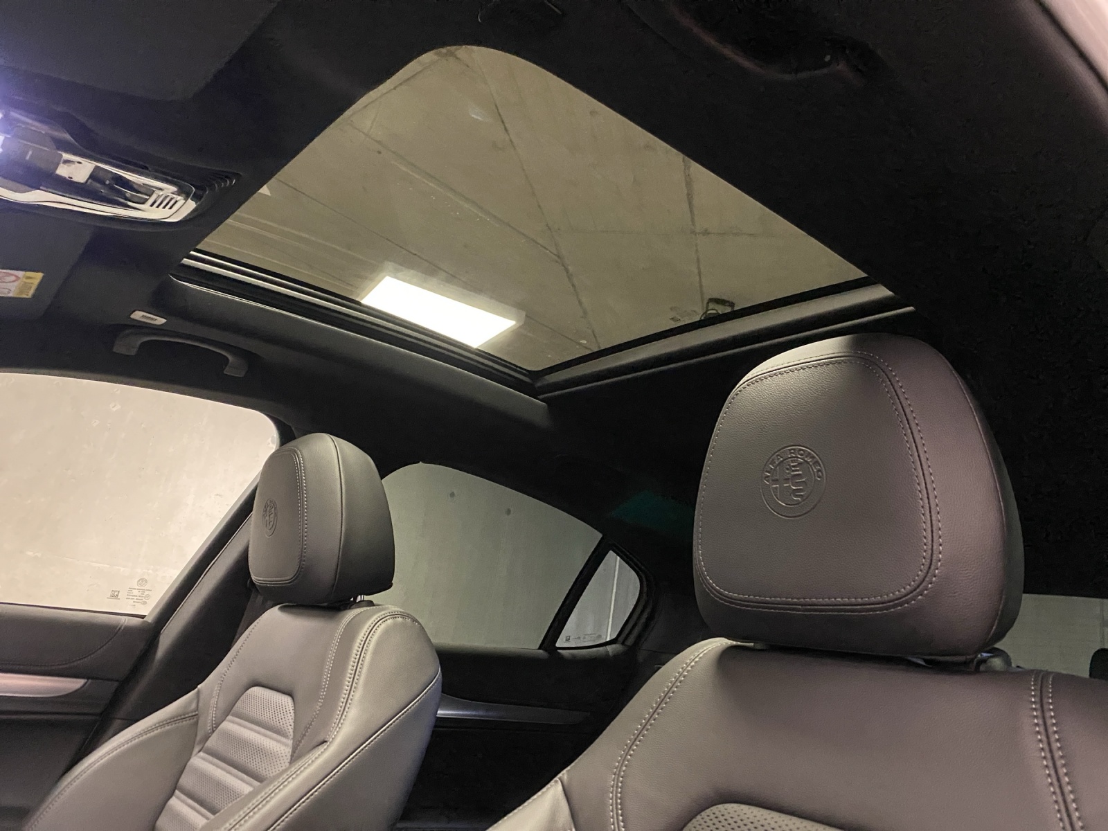 ALFA ROMEO STELVIO 2.0 Q4 280 Veloce P-image-11