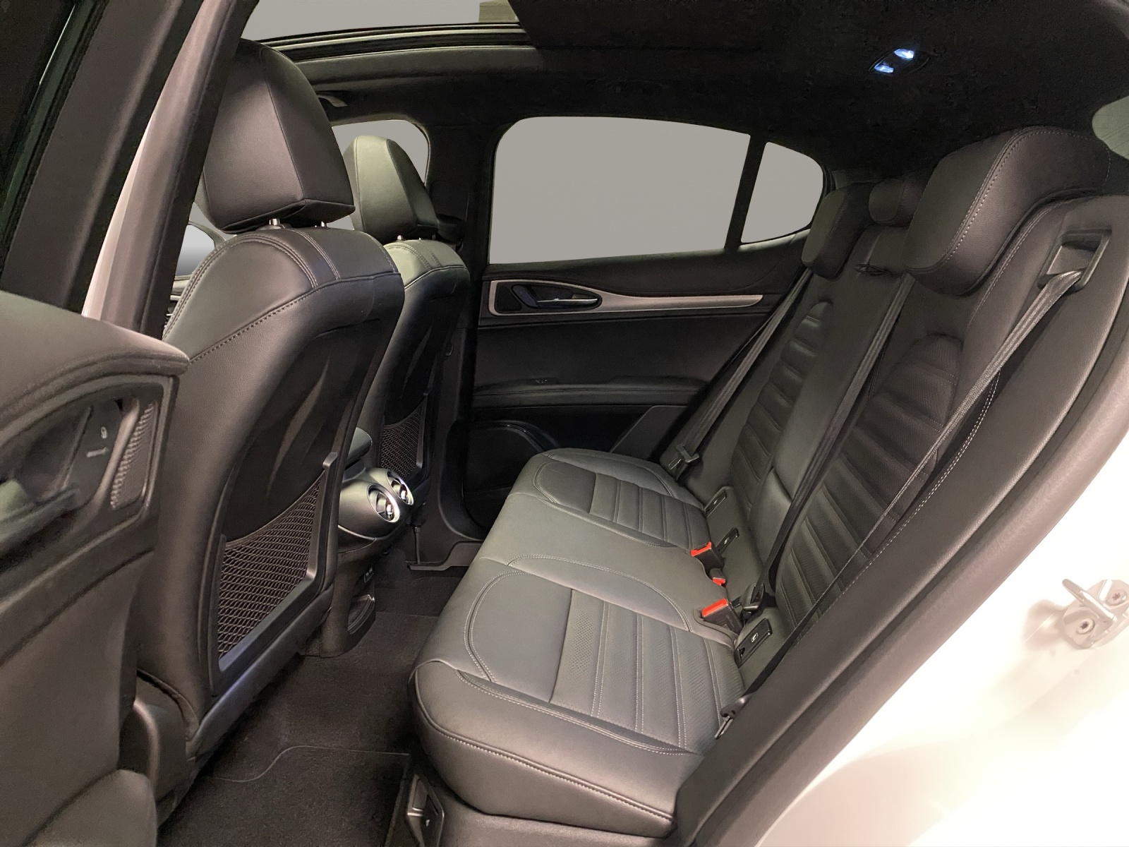 ALFA ROMEO STELVIO 2.0 Q4 280 Veloce P-image-10