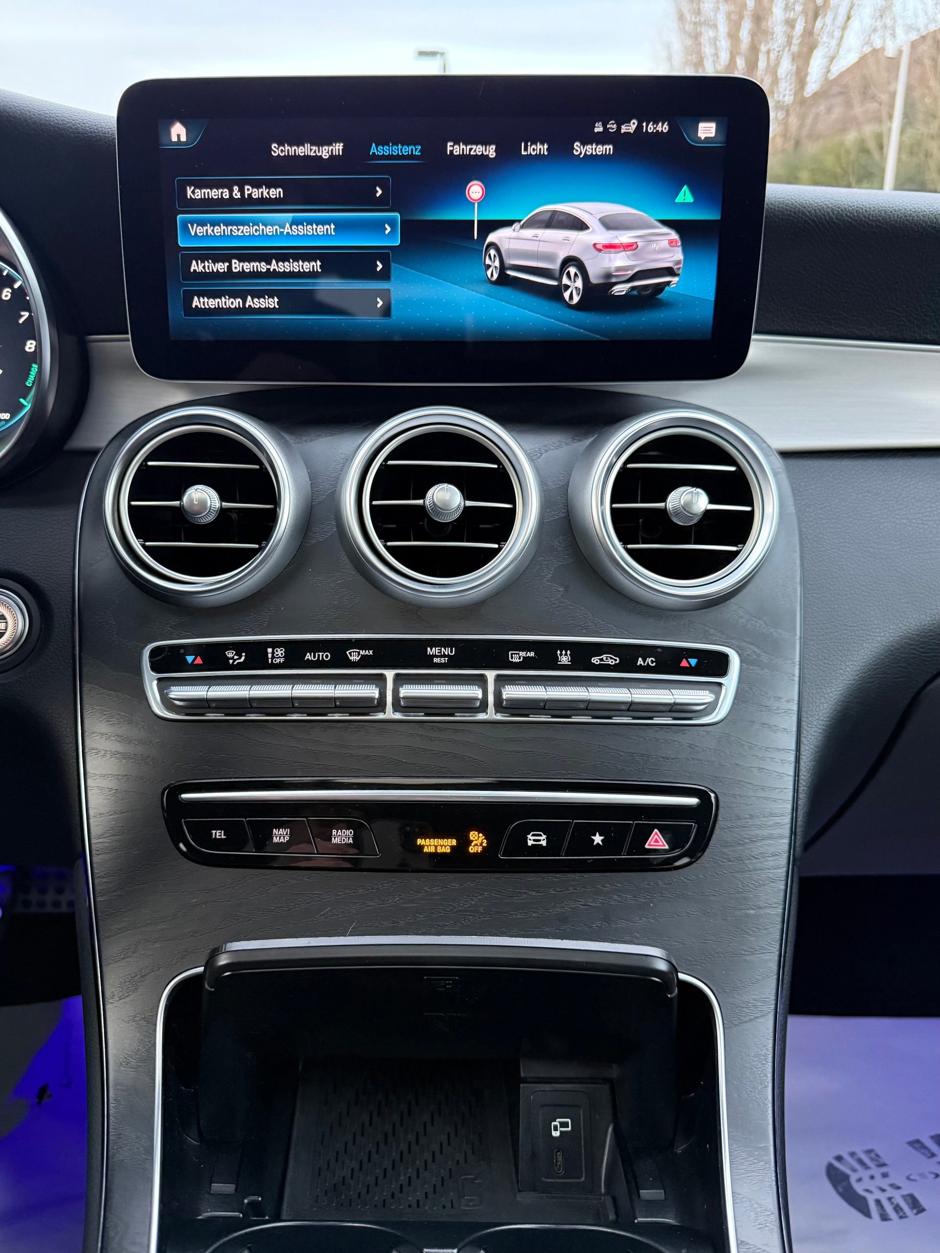 MERCEDES-BENZ GLC Coupé 300 e AMG Line 9G-Tronic-image-8