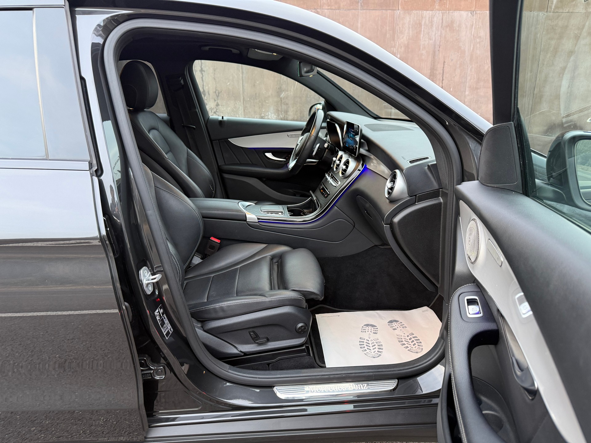 MERCEDES-BENZ GLC Coupé 300 e AMG Line 9G-Tronic-image-12