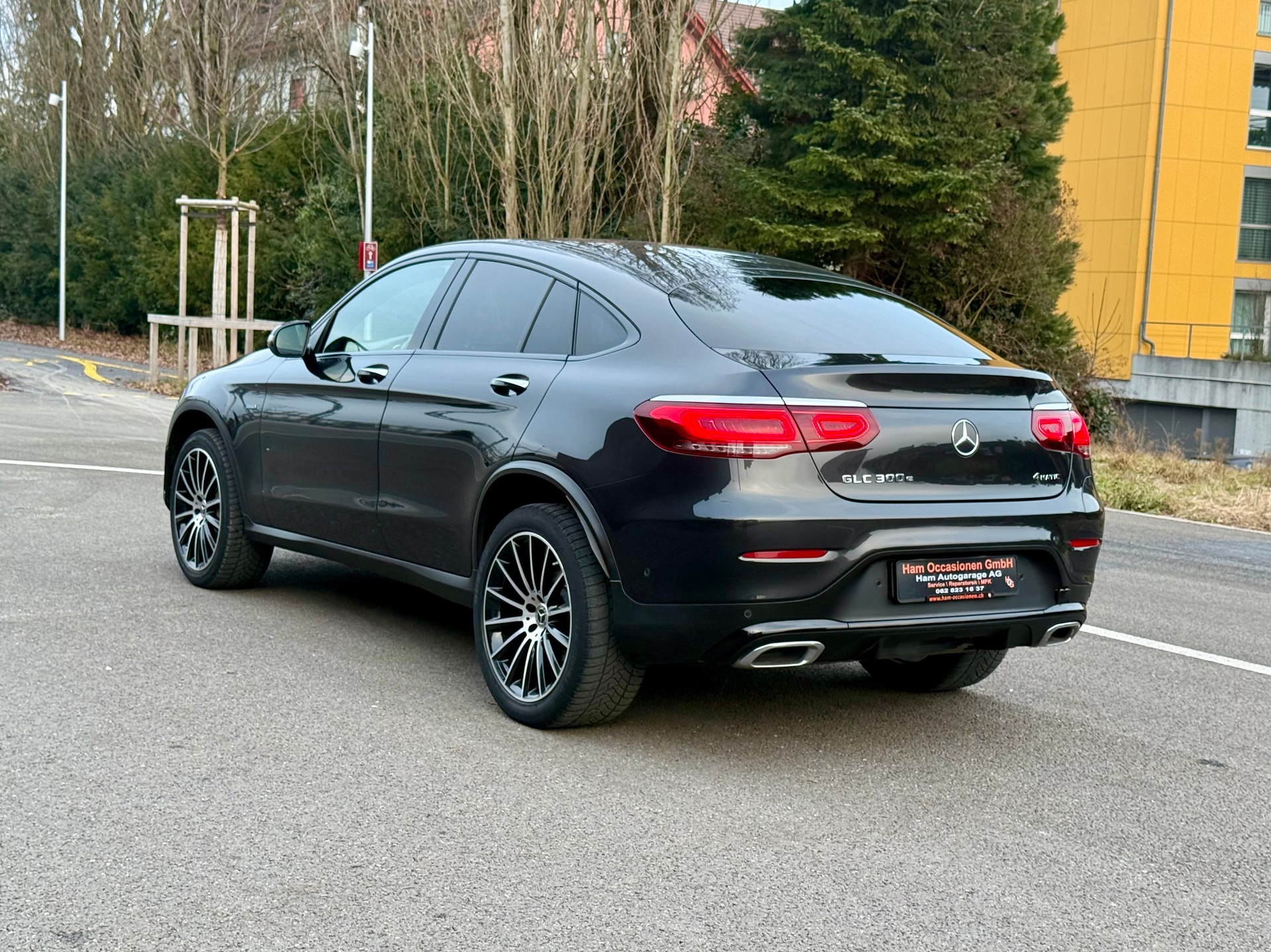 MERCEDES-BENZ GLC Coupé 300 e AMG Line 9G-Tronic-image-2