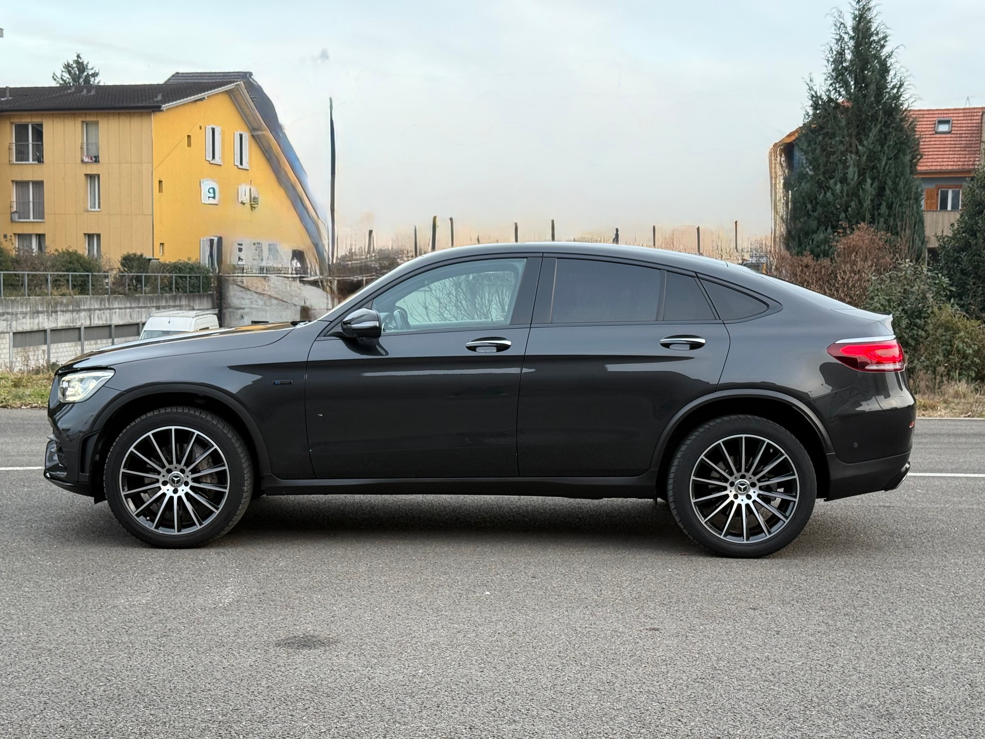 MERCEDES-BENZ GLC Coupé 300 e AMG Line 9G-Tronic-image-1