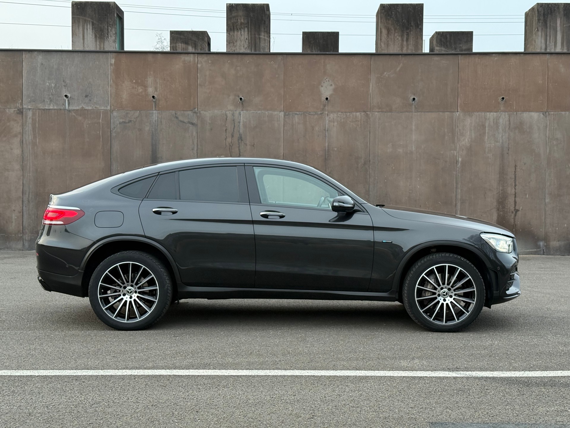 MERCEDES-BENZ GLC Coupé 300 e AMG Line 9G-Tronic-image-3