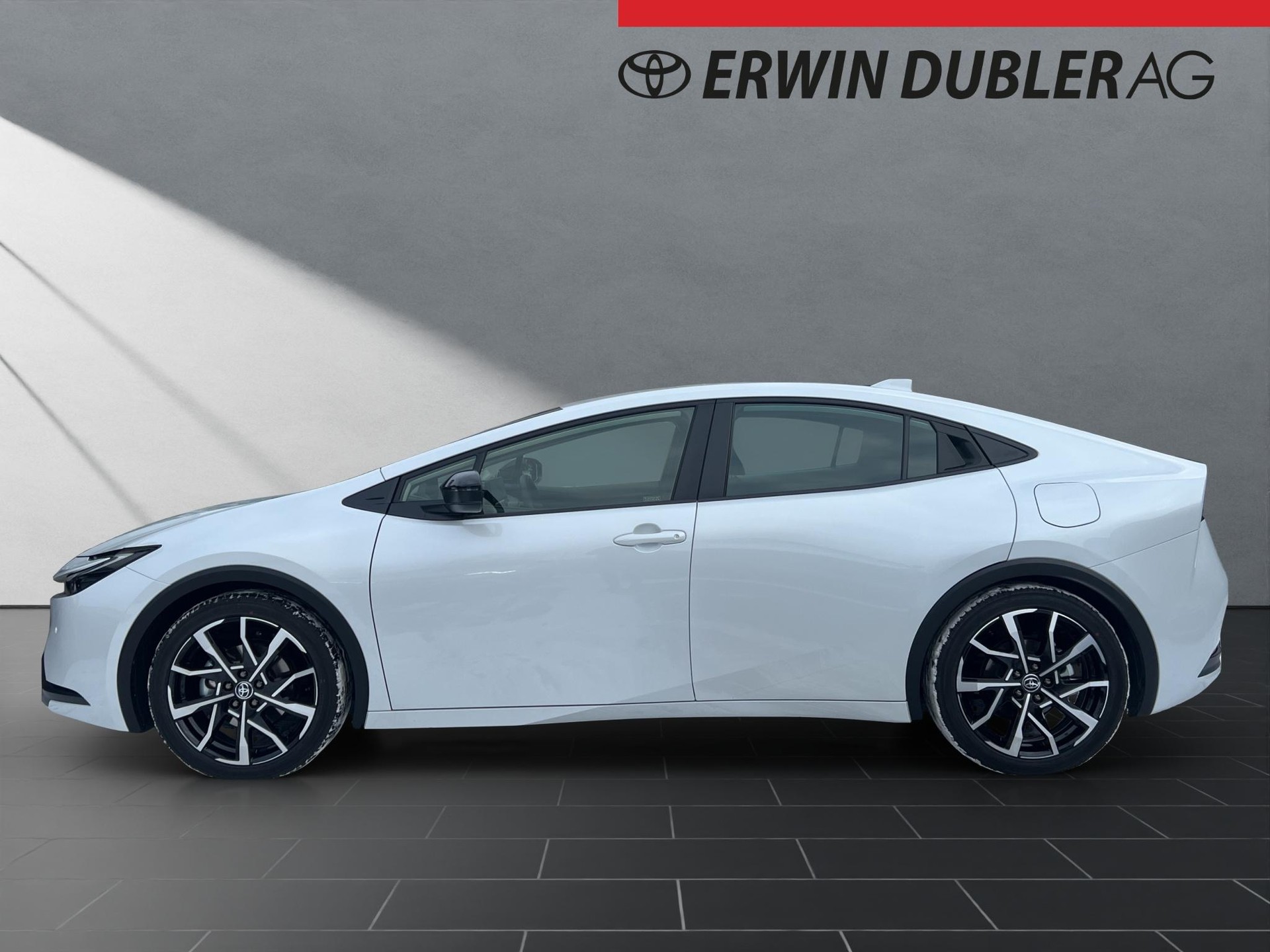 TOYOTA Prius 2.0 Plug-In-Hybrid Style-showroom-element-1