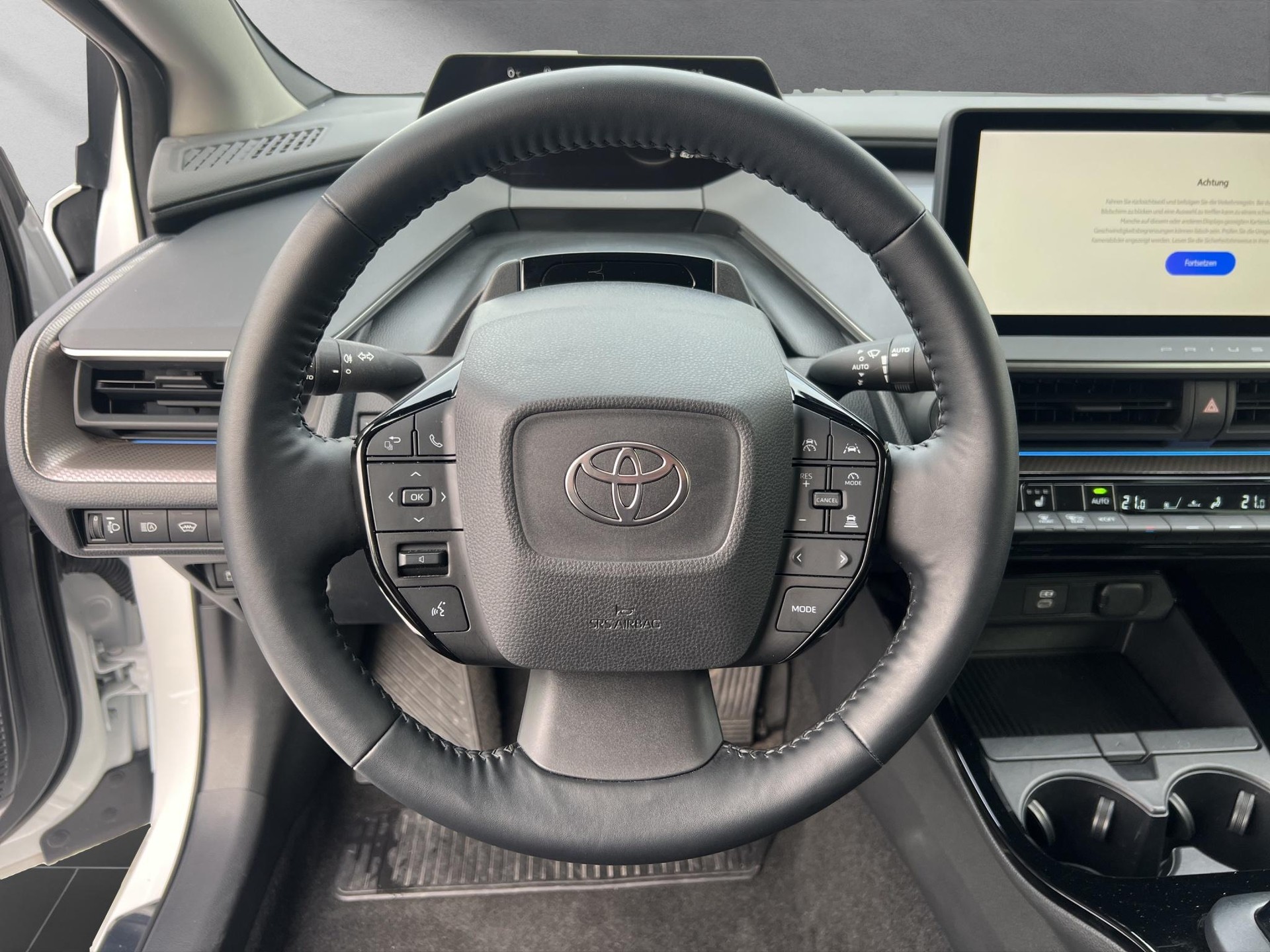 TOYOTA Prius 2.0 Plug-In-Hybrid Style-image-4