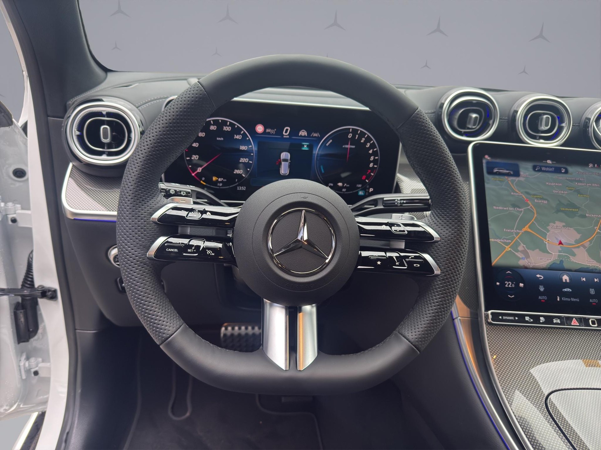 MERCEDES-BENZ GLC 300 e AMG Line 4matic-image-11