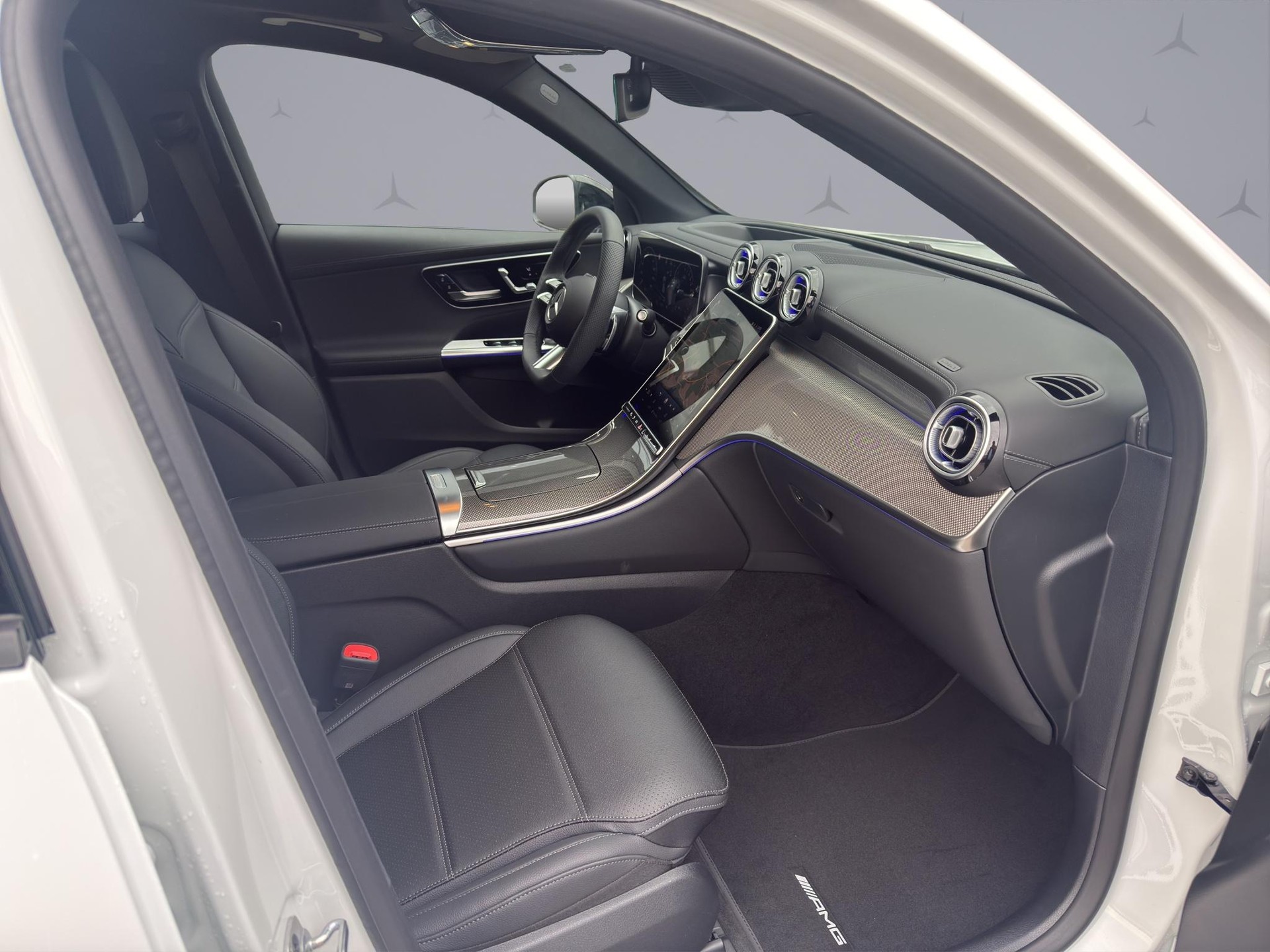 MERCEDES-BENZ GLC 300 e AMG Line 4matic-image-16