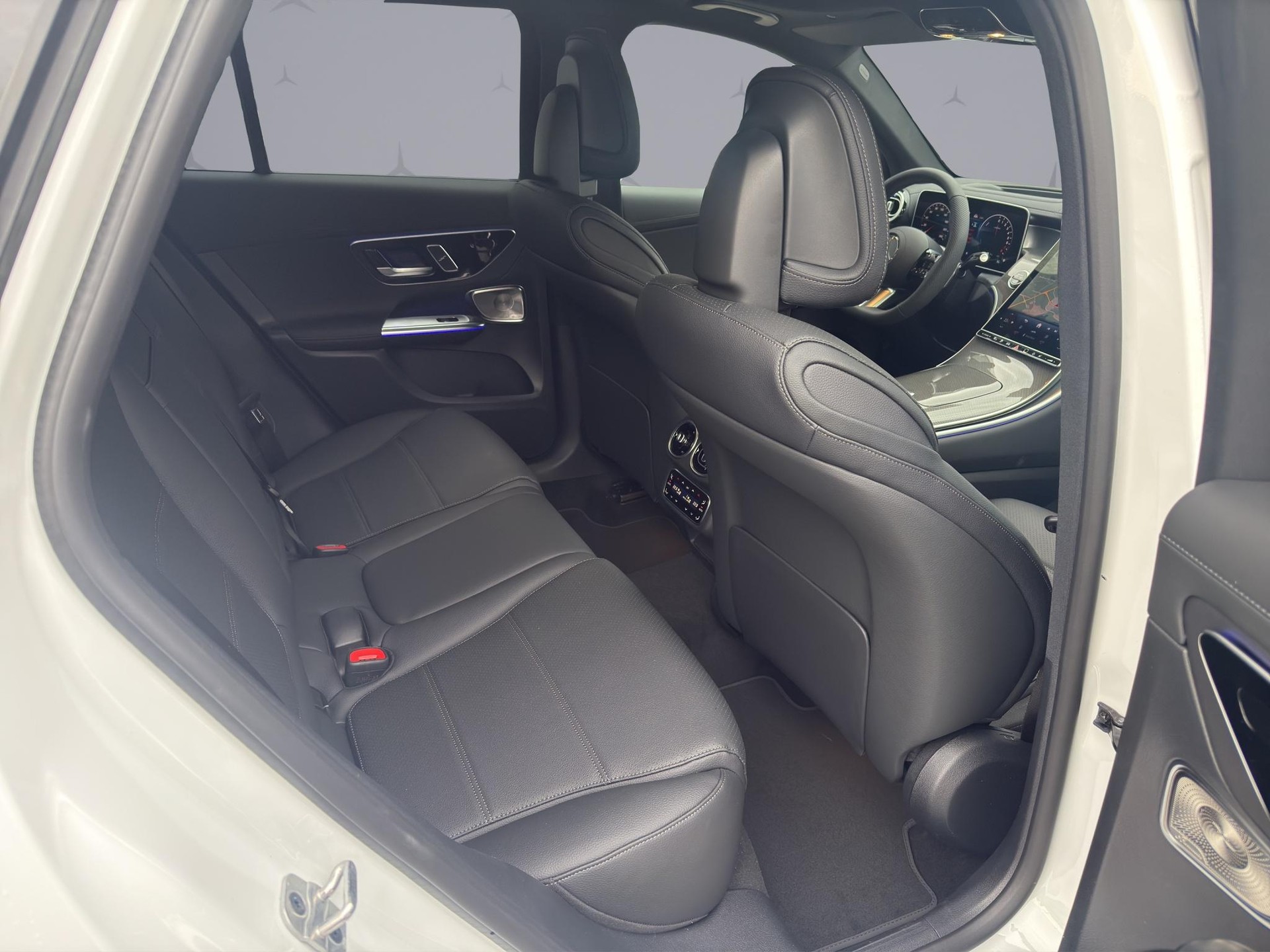 MERCEDES-BENZ GLC 300 e AMG Line 4matic-image-17