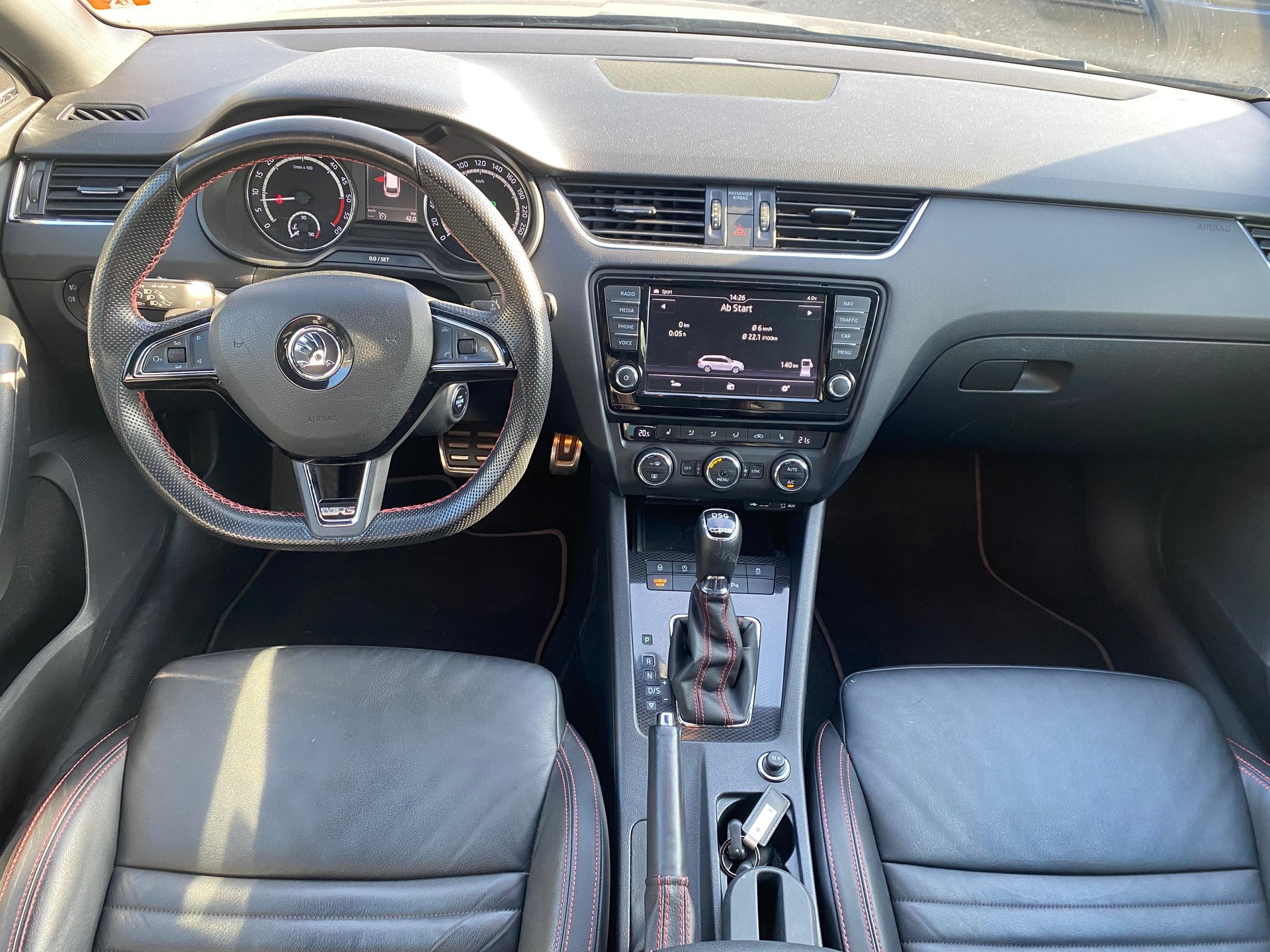 SKODA Octavia Combi 2.0 TDI 184 RS Prag 4x4 DSG-image-5