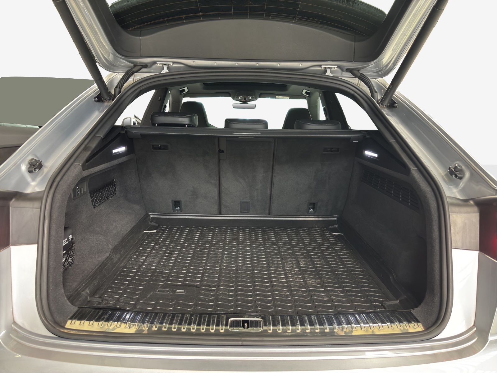 AUDI SQ8 TFSI quattro tiptronic-image-12