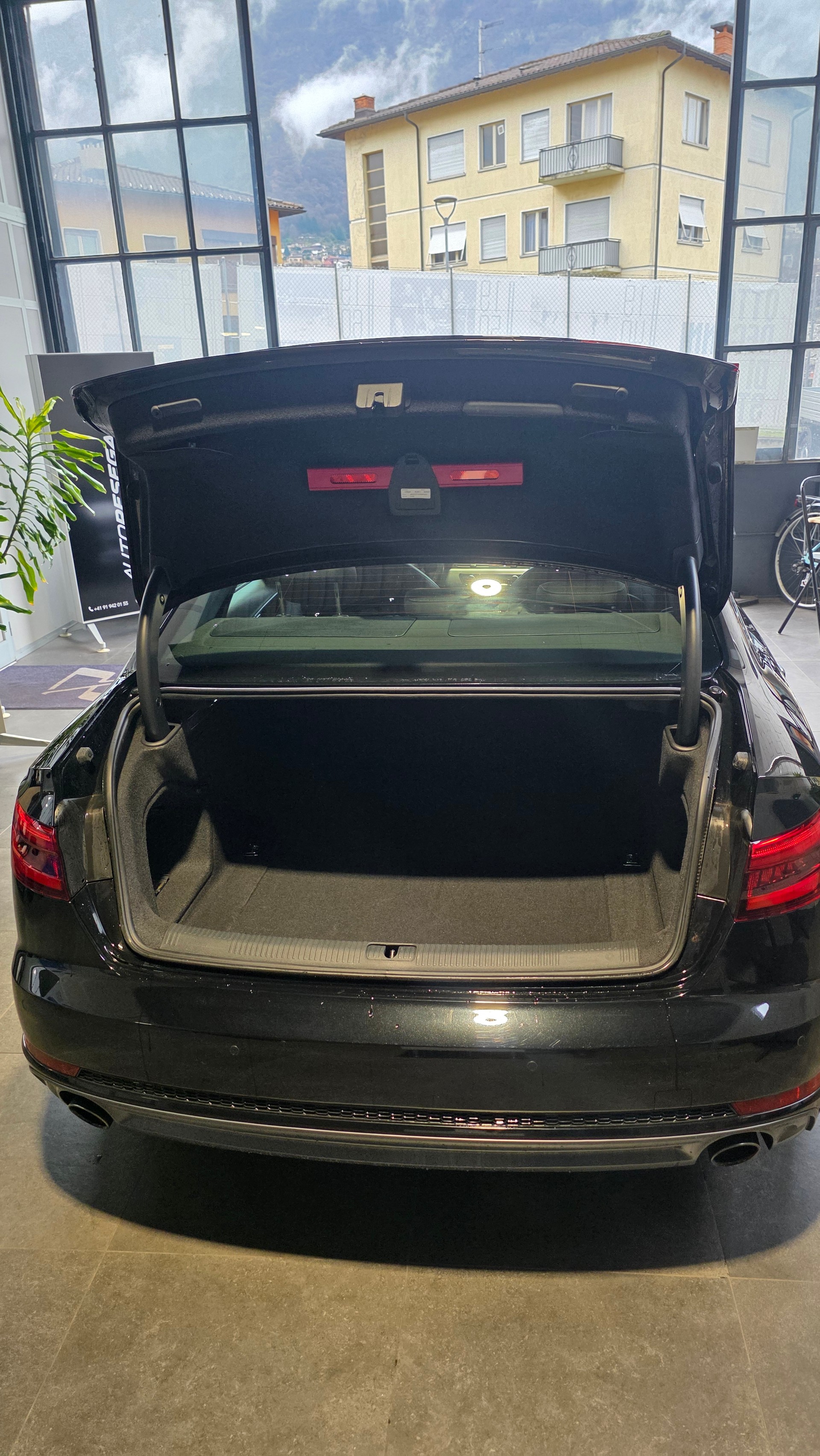 AUDI A4 Limousine 2.0 TFSI S-tronic S Line-image-6