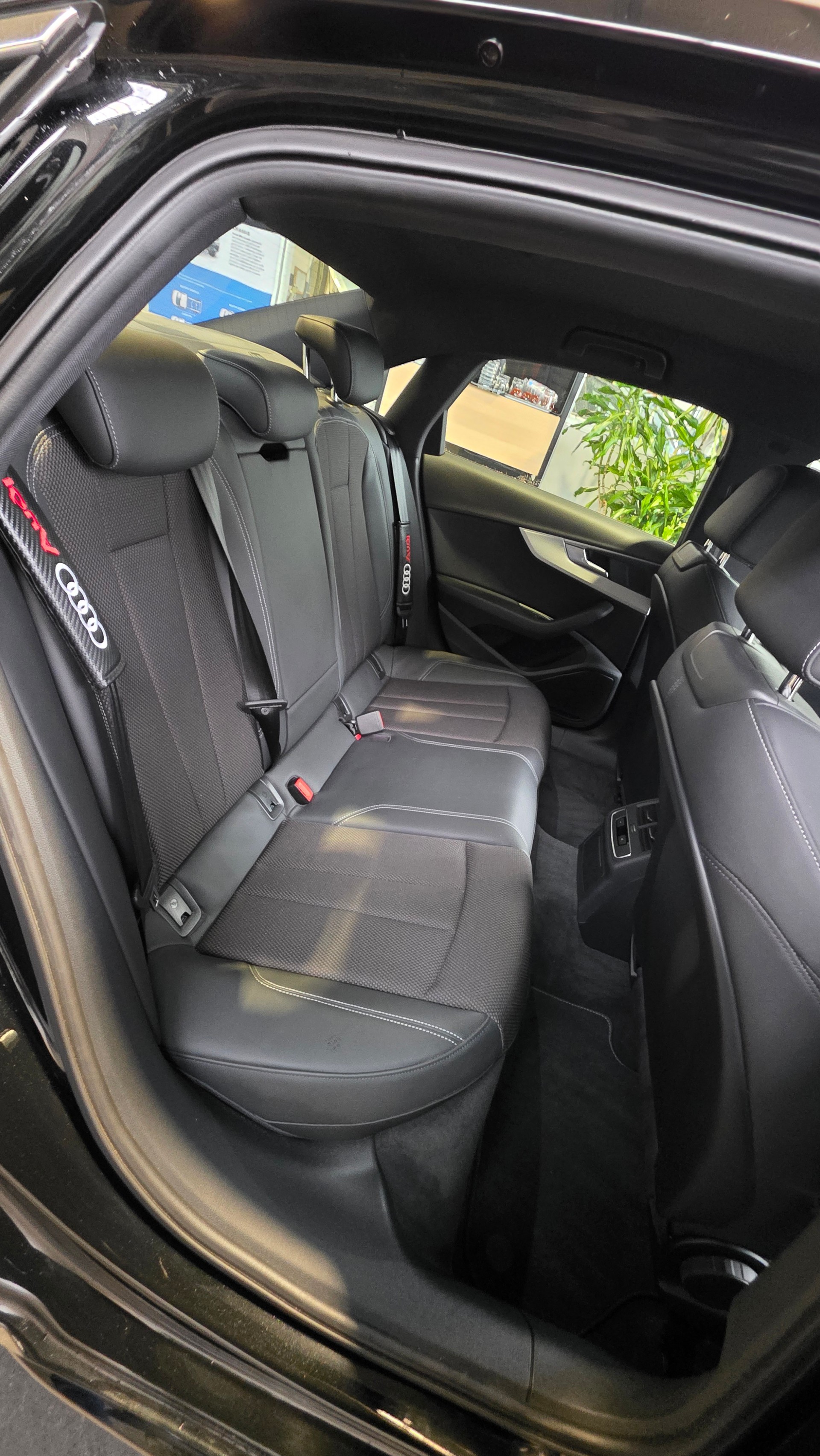 AUDI A4 Limousine 2.0 TFSI S-tronic S Line-image-10