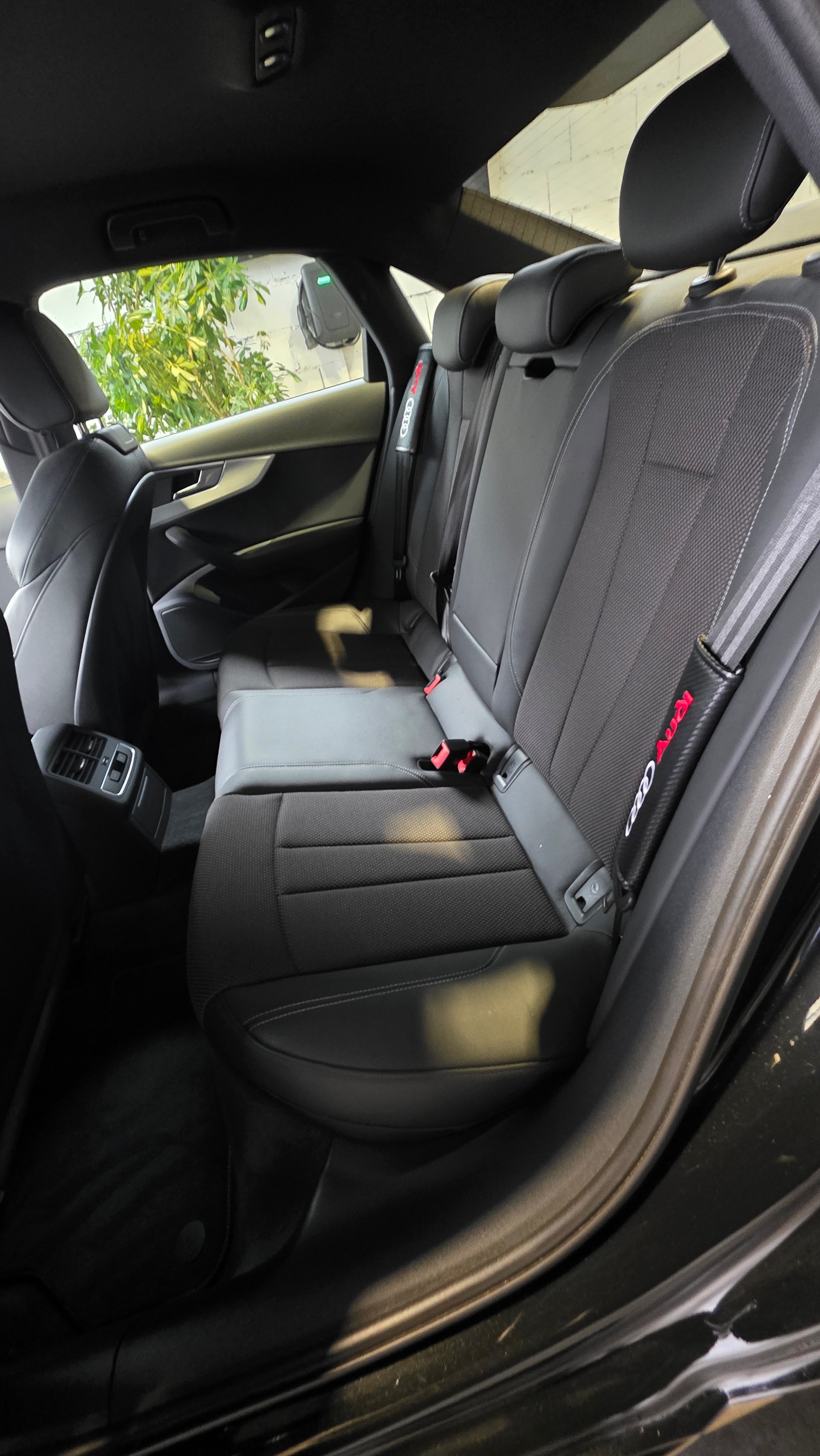 AUDI A4 Limousine 2.0 TFSI S-tronic S Line-image-8