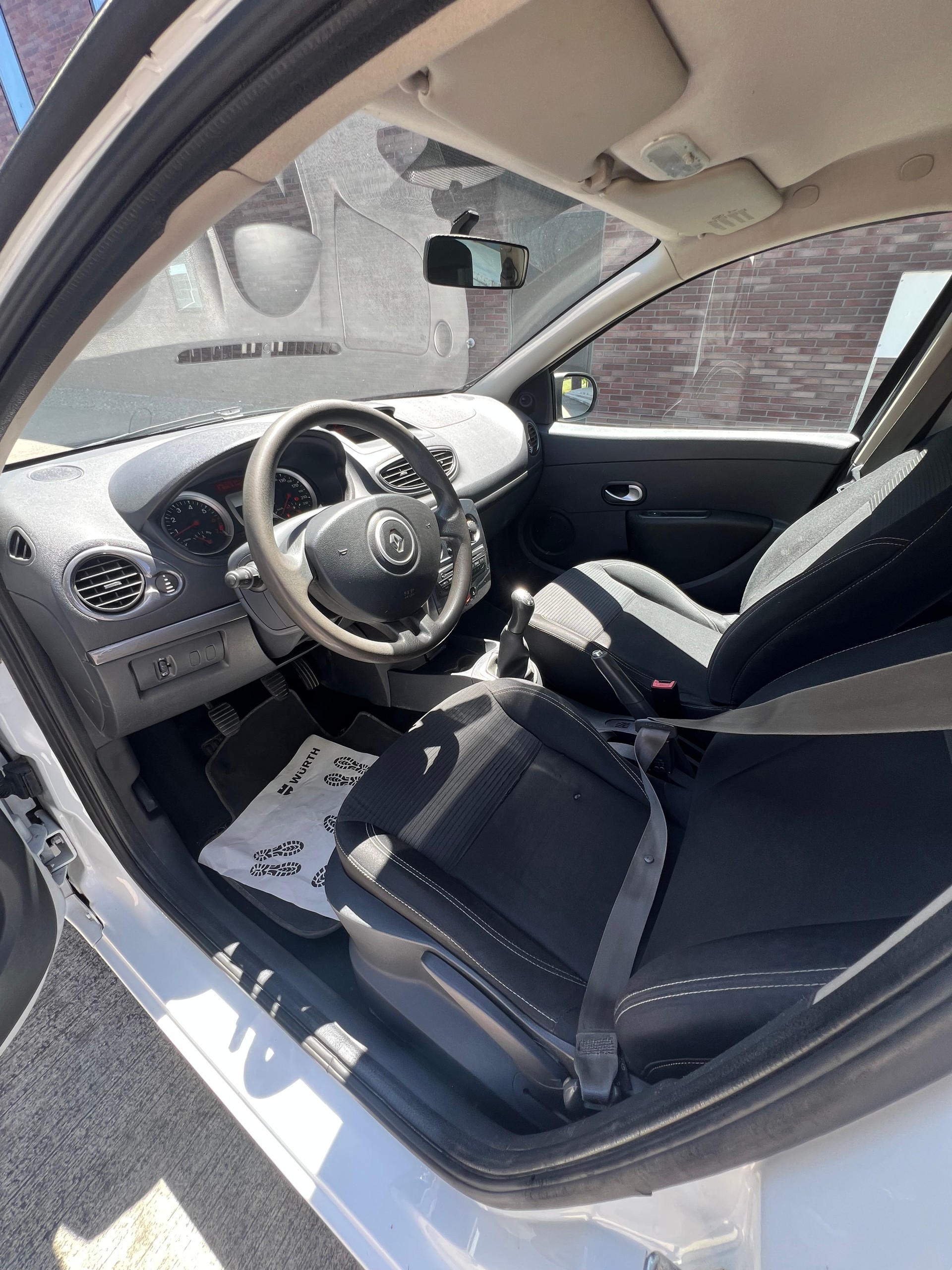 RENAULT Clio 1.2 16V Yahoo-image-5
