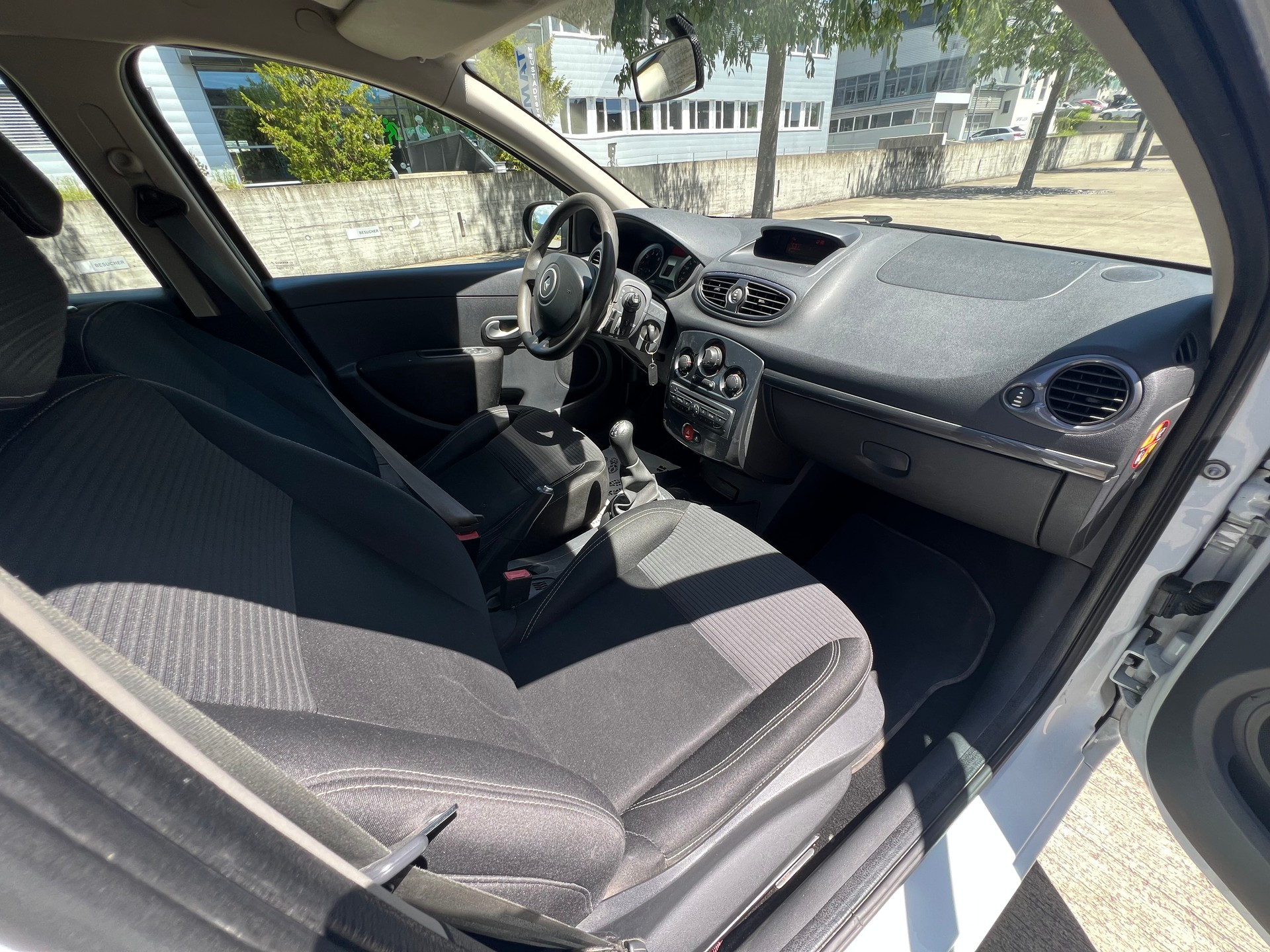 RENAULT Clio 1.2 16V Yahoo-image-4