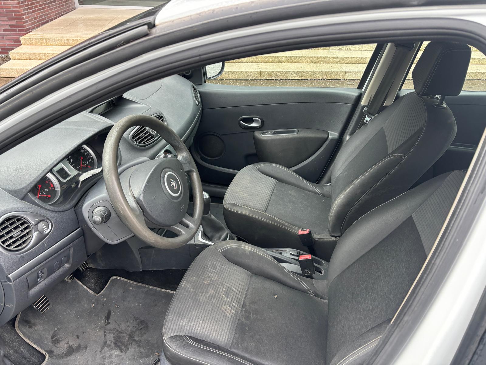RENAULT Clio 1.2 16V Yahoo-image-9